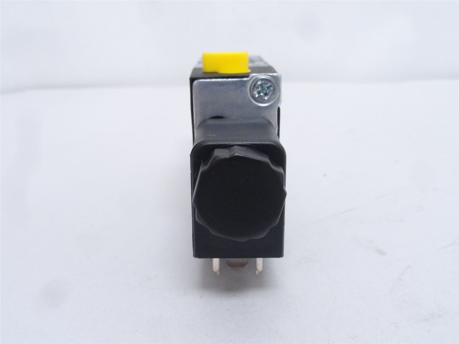 244858 Old-Stock; Aventics R412012711 Solenoid Valve 1/8NPT Port; Coil 115VAC