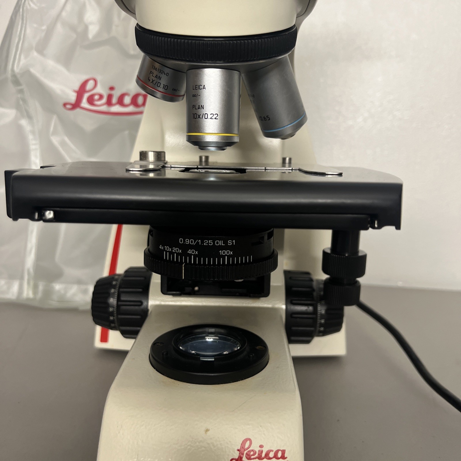 Leica DM500 Binocular Educational Microscope w/ 4x, 10x, 40x, 100x Objectives