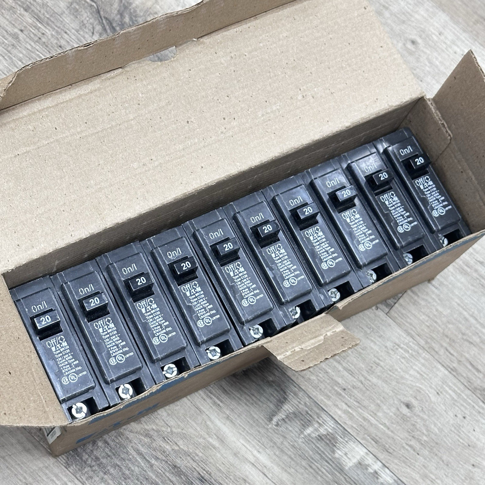 EATON BR120 Circuit Breakers (10 Pack) 20 AMP 1 Pole Type BR *NEW BOX of 10*