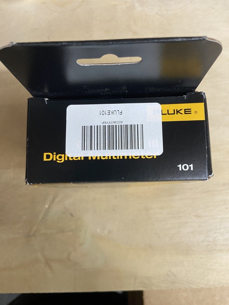 Fluke 15B+ Digital Multimeter 600V CAT III W/ Test Leads Backlit LCD (New)