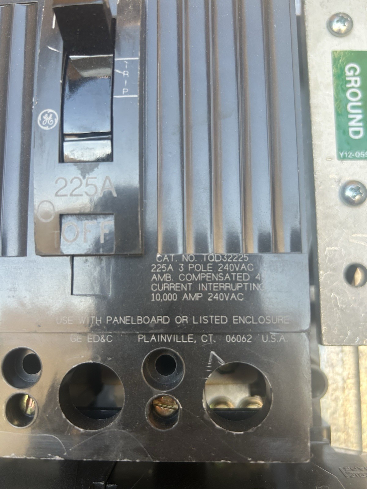 GE 225 AMP 42 CIRCUIT MAIN LUG PANEL 120/240 VAC TM42422 3P Circuit Breaker