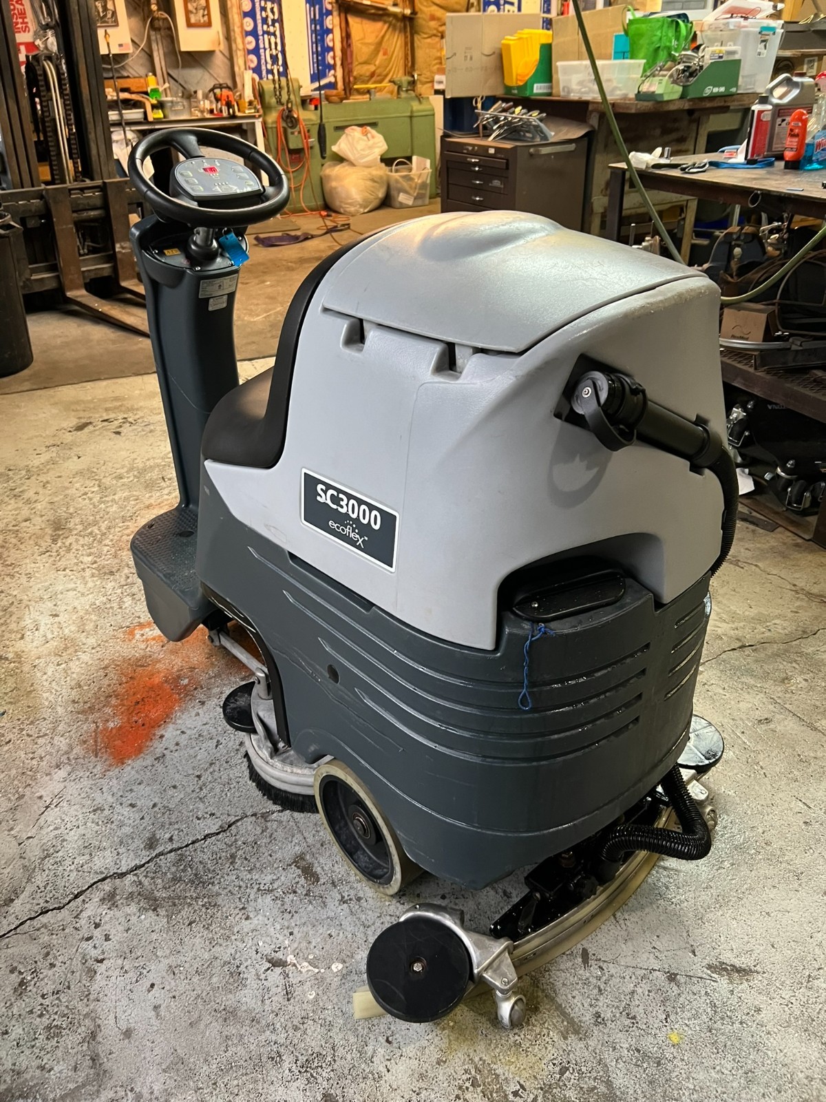 Advance SC3000 26D EcoFlex Ride-On Floor Scrubber
