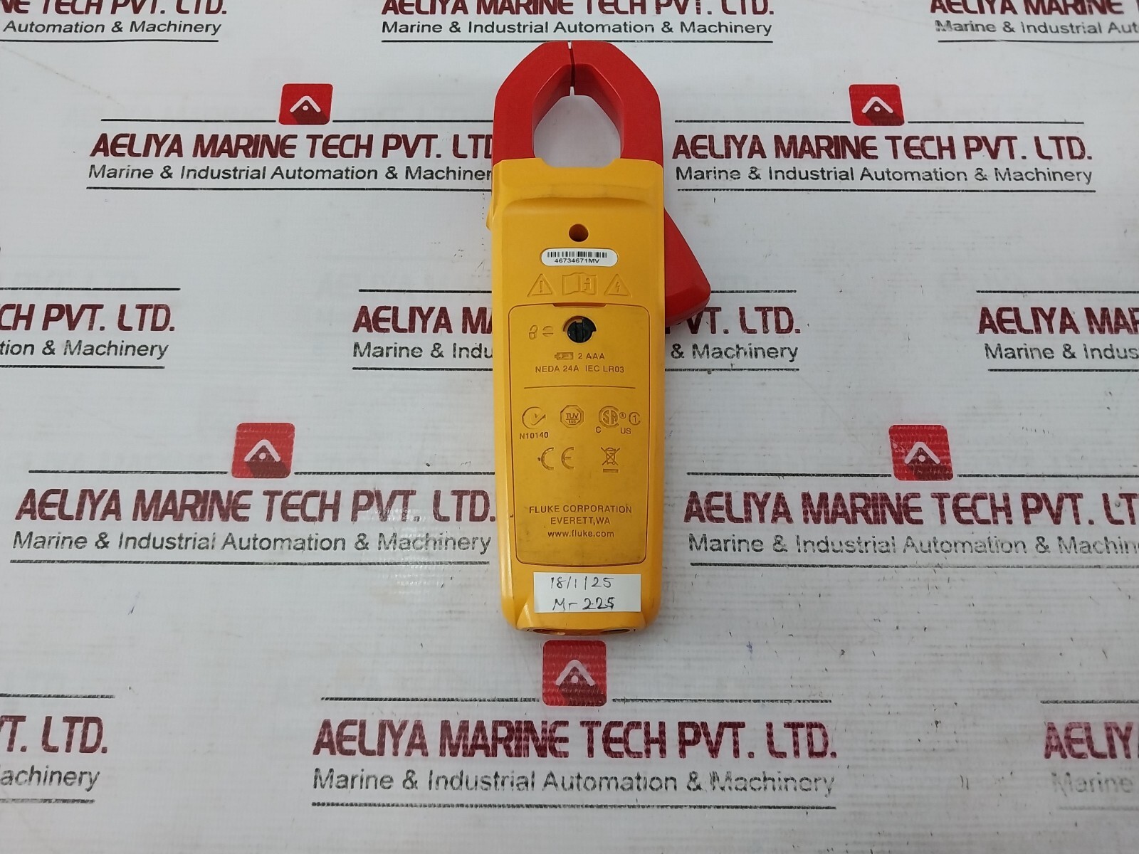 FLUKE 302+ Digital Clamp Meter CAT III 600V CAT IV 300V 46734671MV