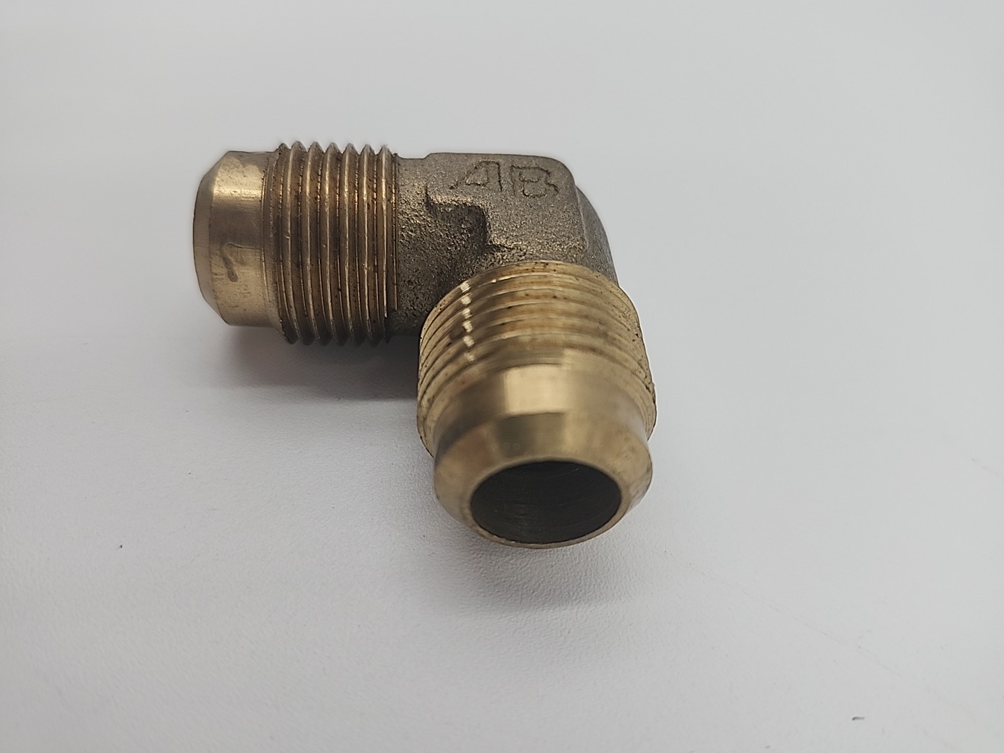 5/8″ x 5/8″ Brass Fitting, Flare 90 Degree Elbow Tube Fitting 5/8”OD Pipe