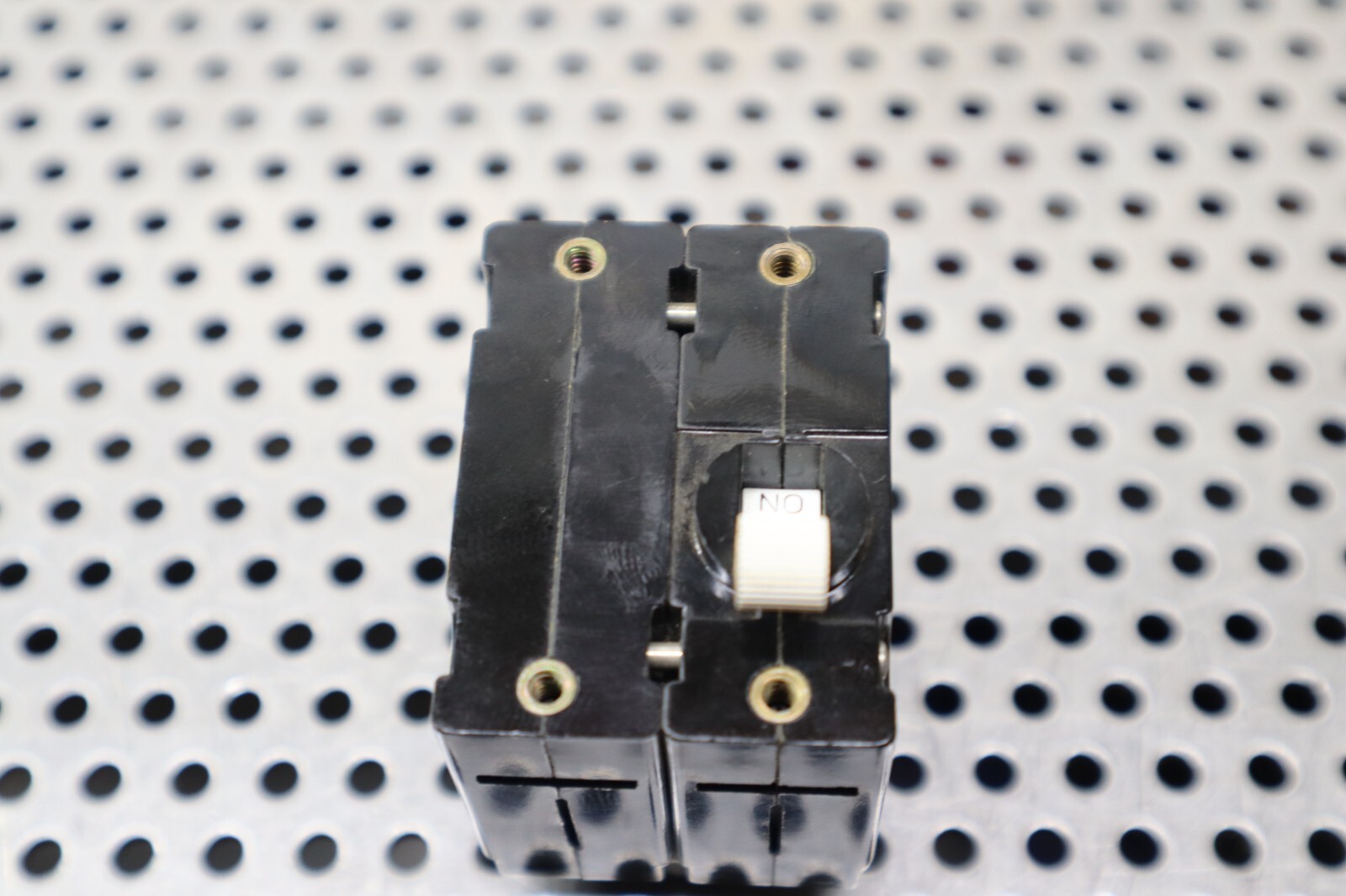Airpax UPG11-1434-122 15A 18.8A Trip 250V 50/60Hz Circuit Breakers New Old Stock
