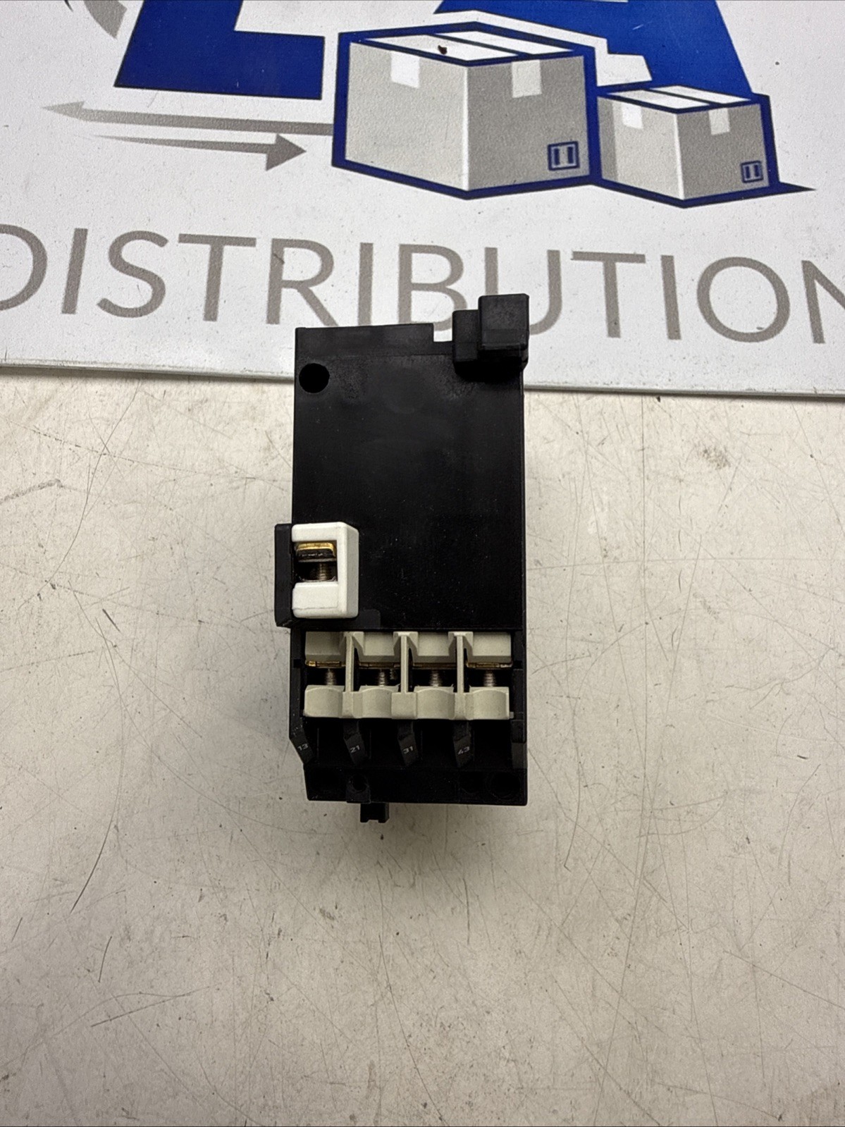 Klockner Moeller DIL 08-22-NA 300VAC 10A Max Contactor 110V 60Hz Coil