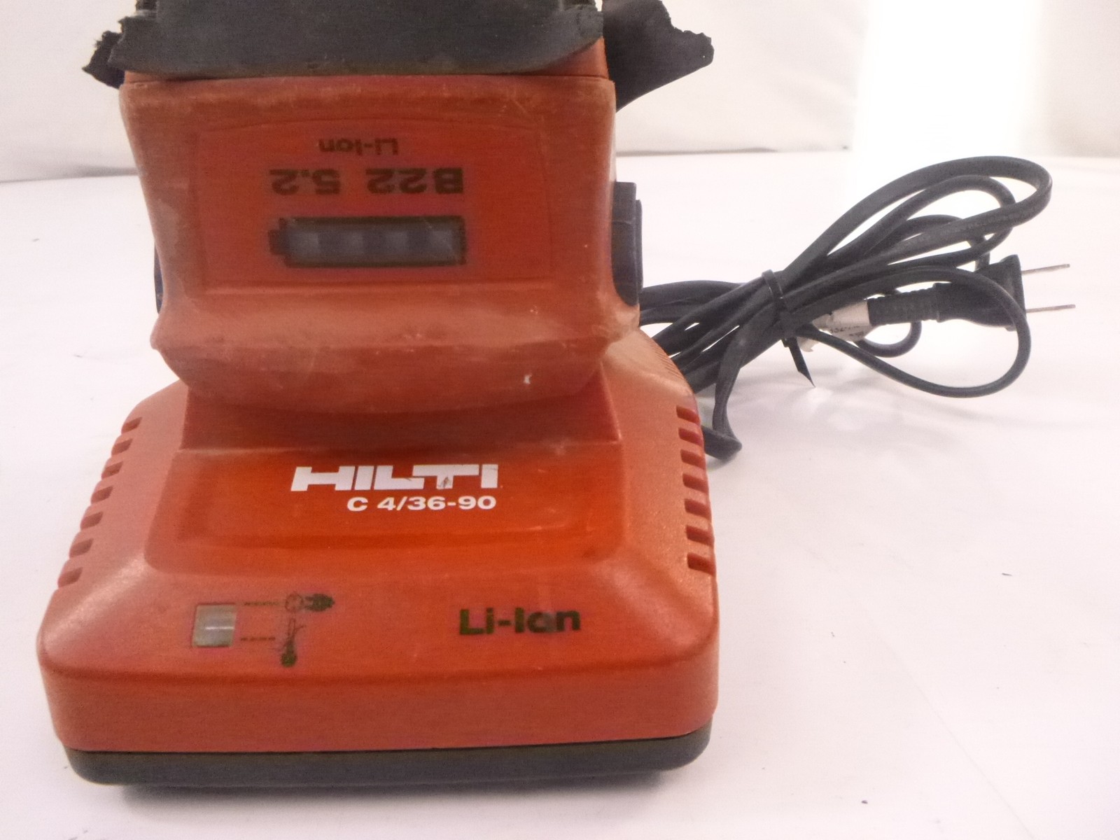 Hilti Compact Battery Charger C4/36-90 with Lithium-Ion Battery B22 5.2