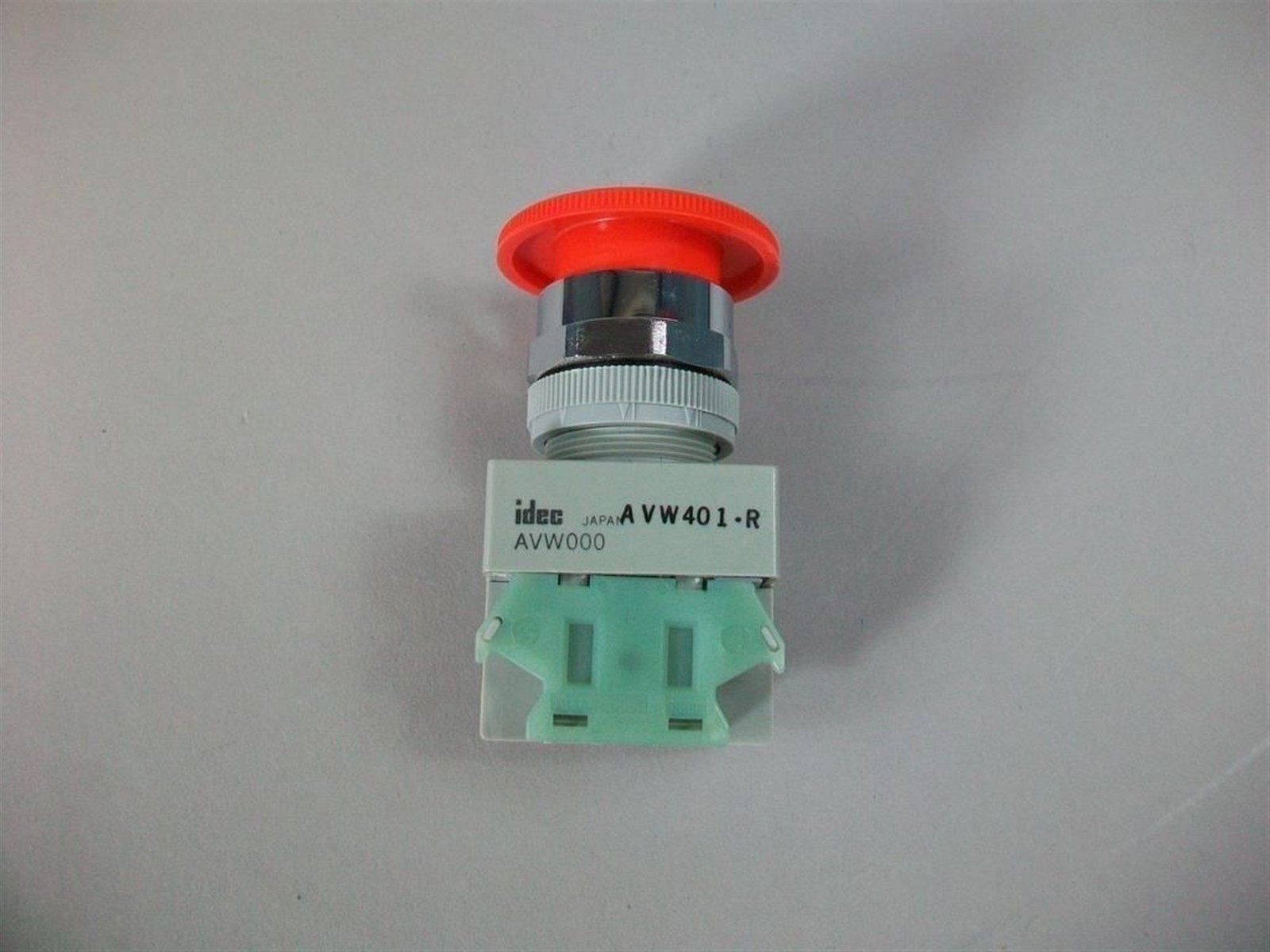 New Old Stock N/C Idec Pushlock Red Stop Button AVW401-R Heavy Duty 120-440V AC