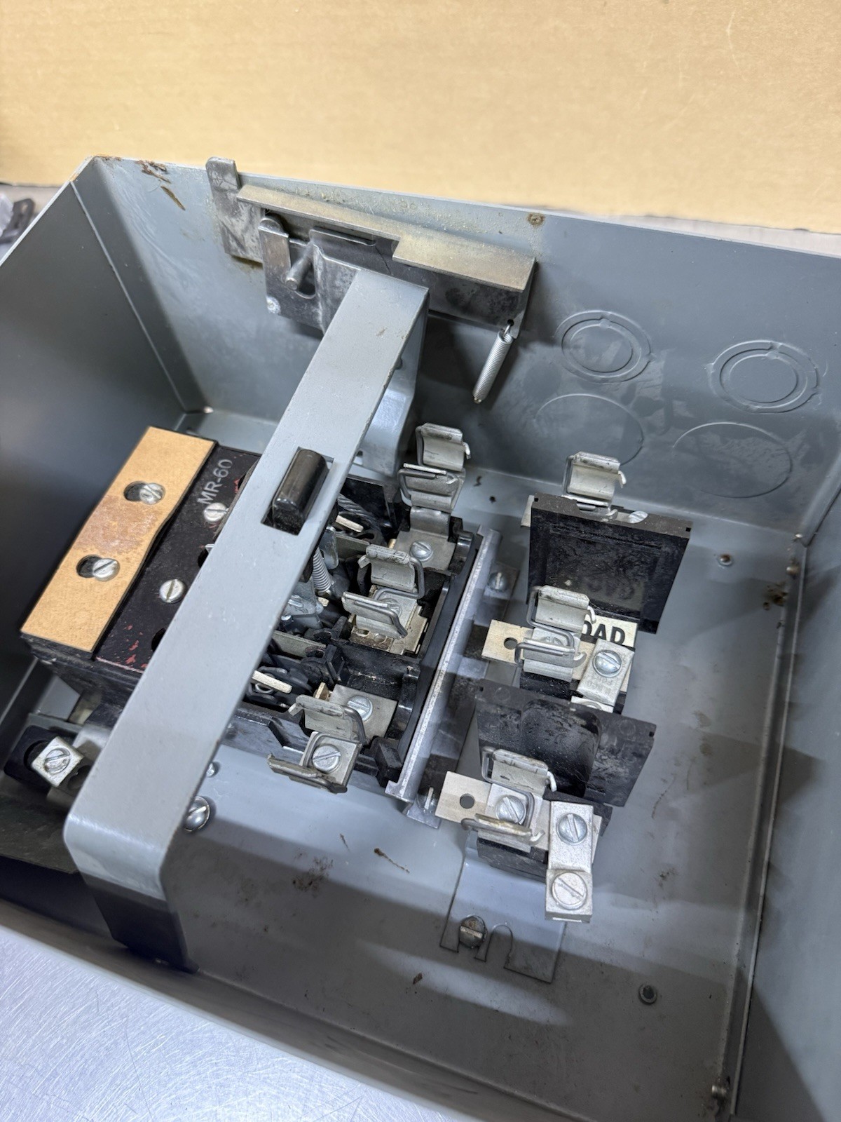 General Electric DH422R Flex A Plug Buss Plug Switch Fusible 60A 240V