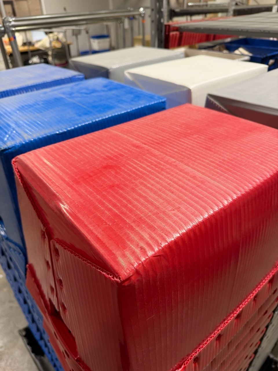 Lot of 300 Corrugated Plastic Postal Mail Type Totes Bins 18.25″Lx13.25″Wx11.5″H