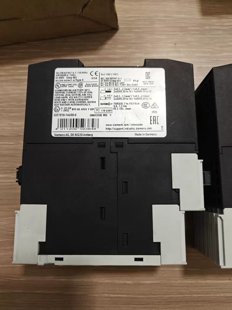 New Siemens 3UF7010-1AU00-0 SIMOCODE Pro V Motor Control Unit Free shipping