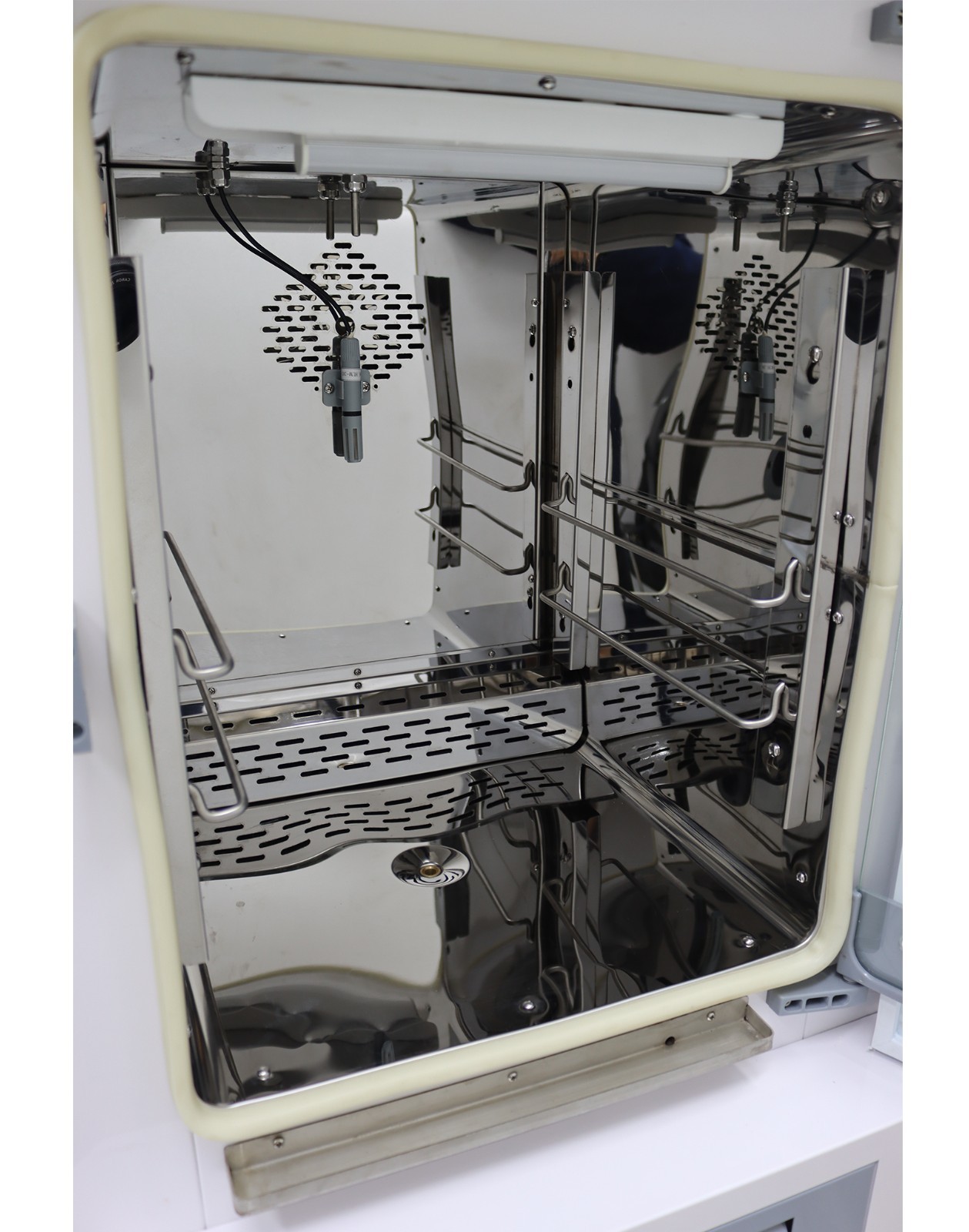 80L Constant Temperature And Humidity Incubator 220V 600W 45-95%RH Temp Adjust