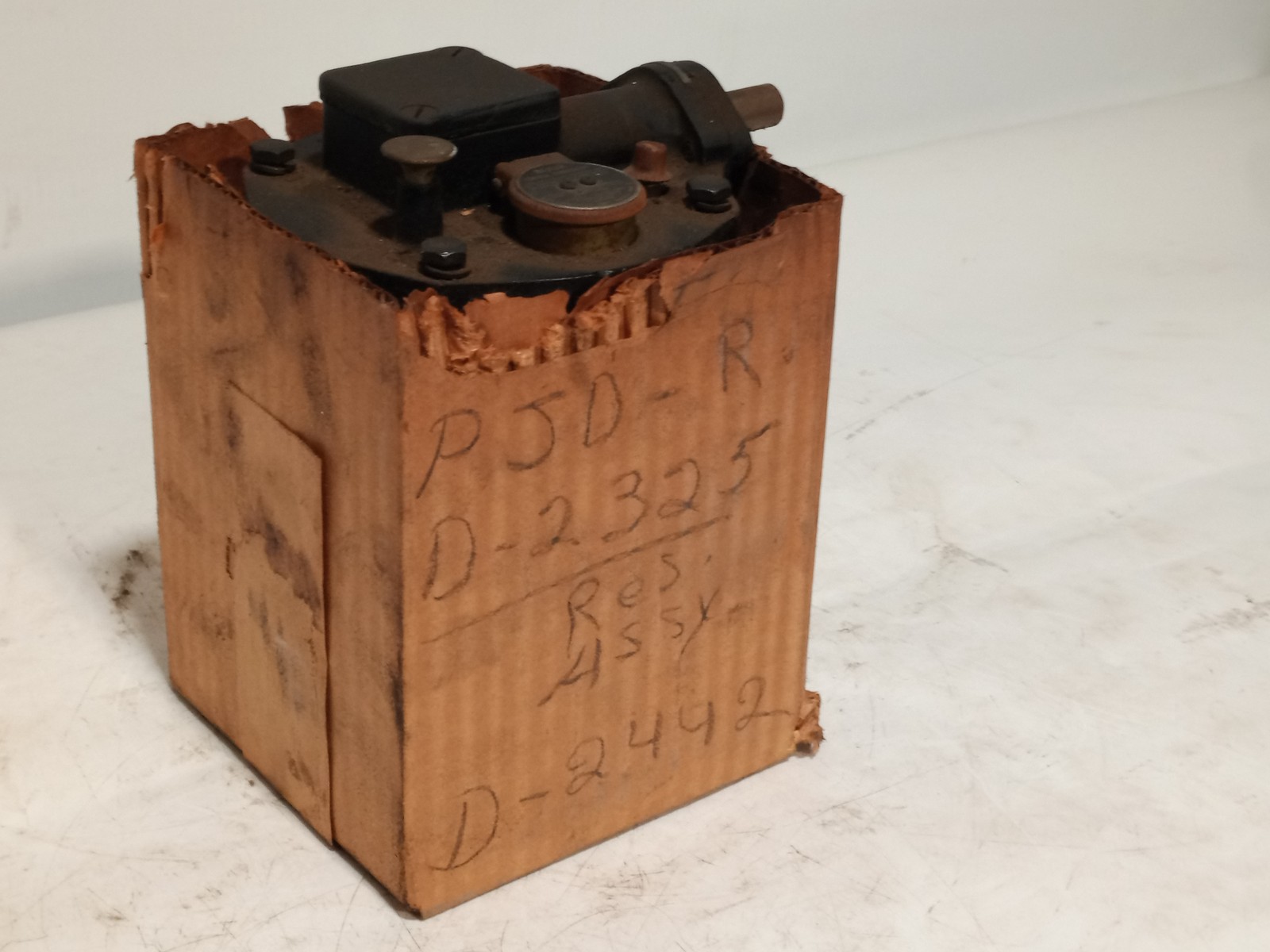 Bijur PJD-R central lubricating pump reservoir unit as shown in pictures