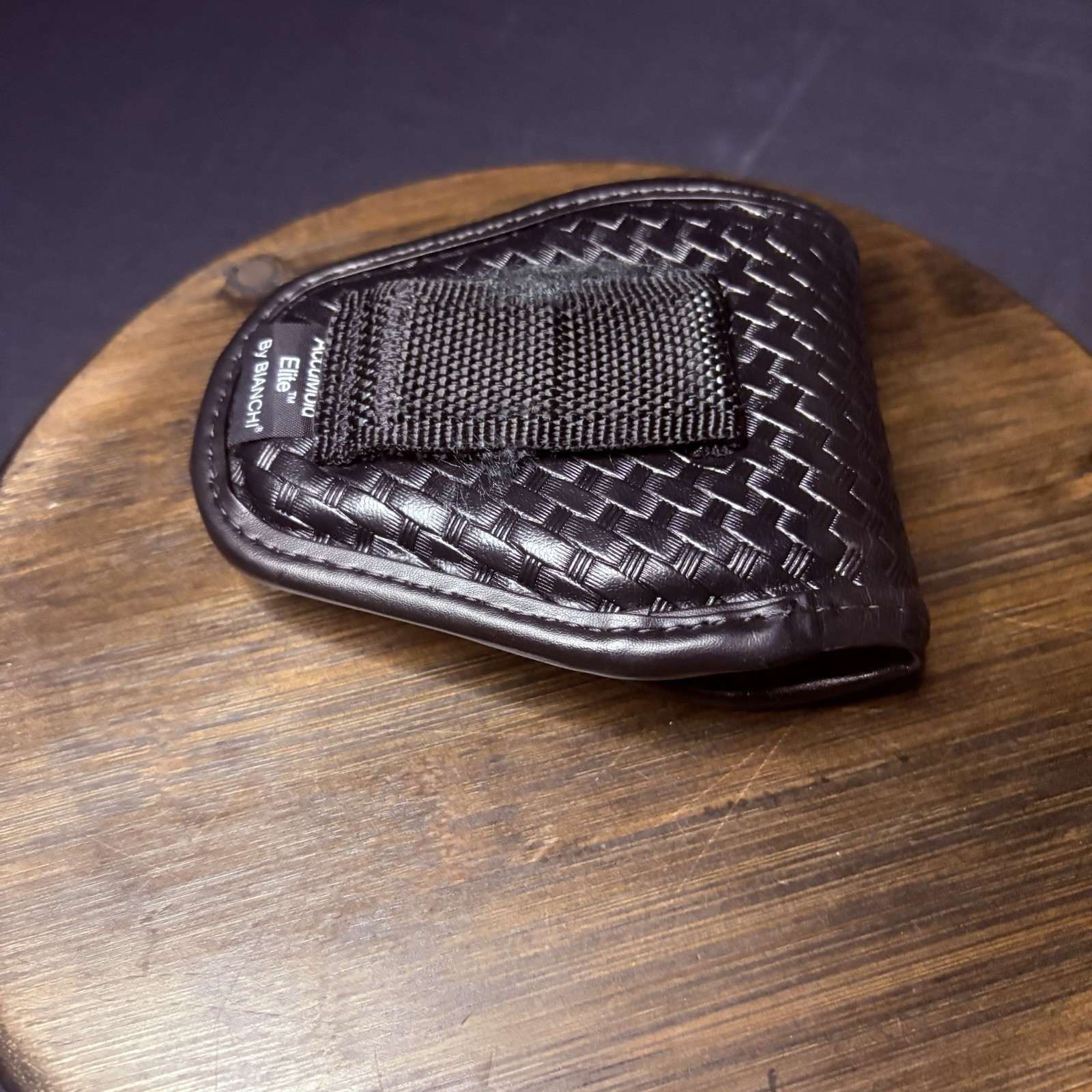 Bianchi Handcuff Case 7900 Basket Weave AccuMold Size 1 #22063