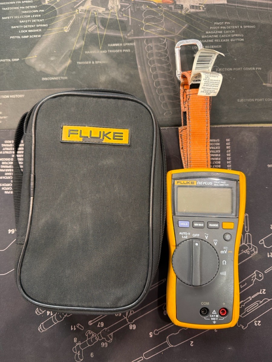 FLUKE 110 PLUS TRUE RMS MULTIMETER W/ CARABINER AND CASE (FLO125364)