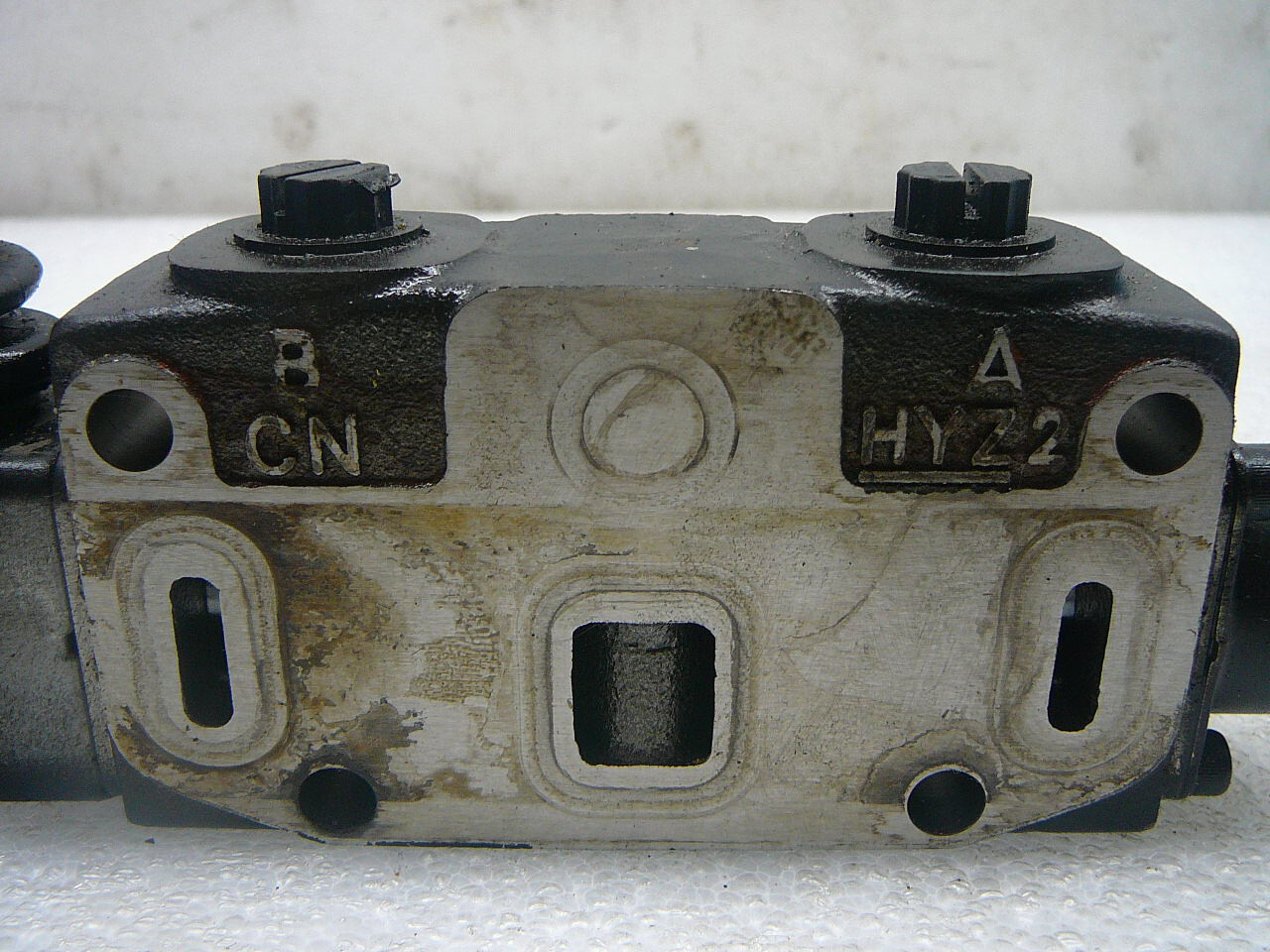 PARKER SINGLE SPOOL HYDRAULIC CONTROL VALVE B 1200 A 7204 B CN A HYZ2