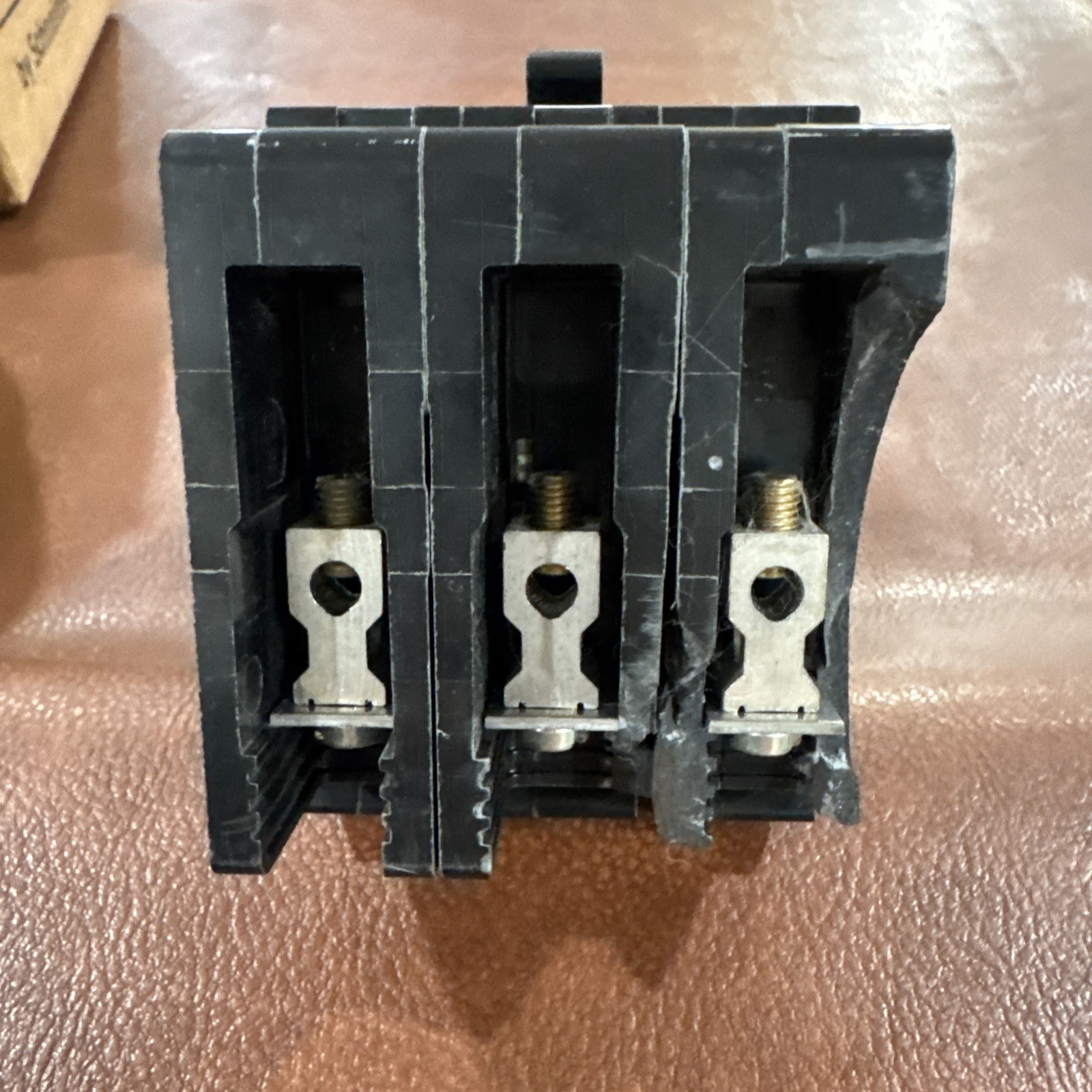 Square D EJB34015 Circuit Breaker 15A 3 Pole 480Y/277VAC 15 Amp 3P *Cracked Flaw