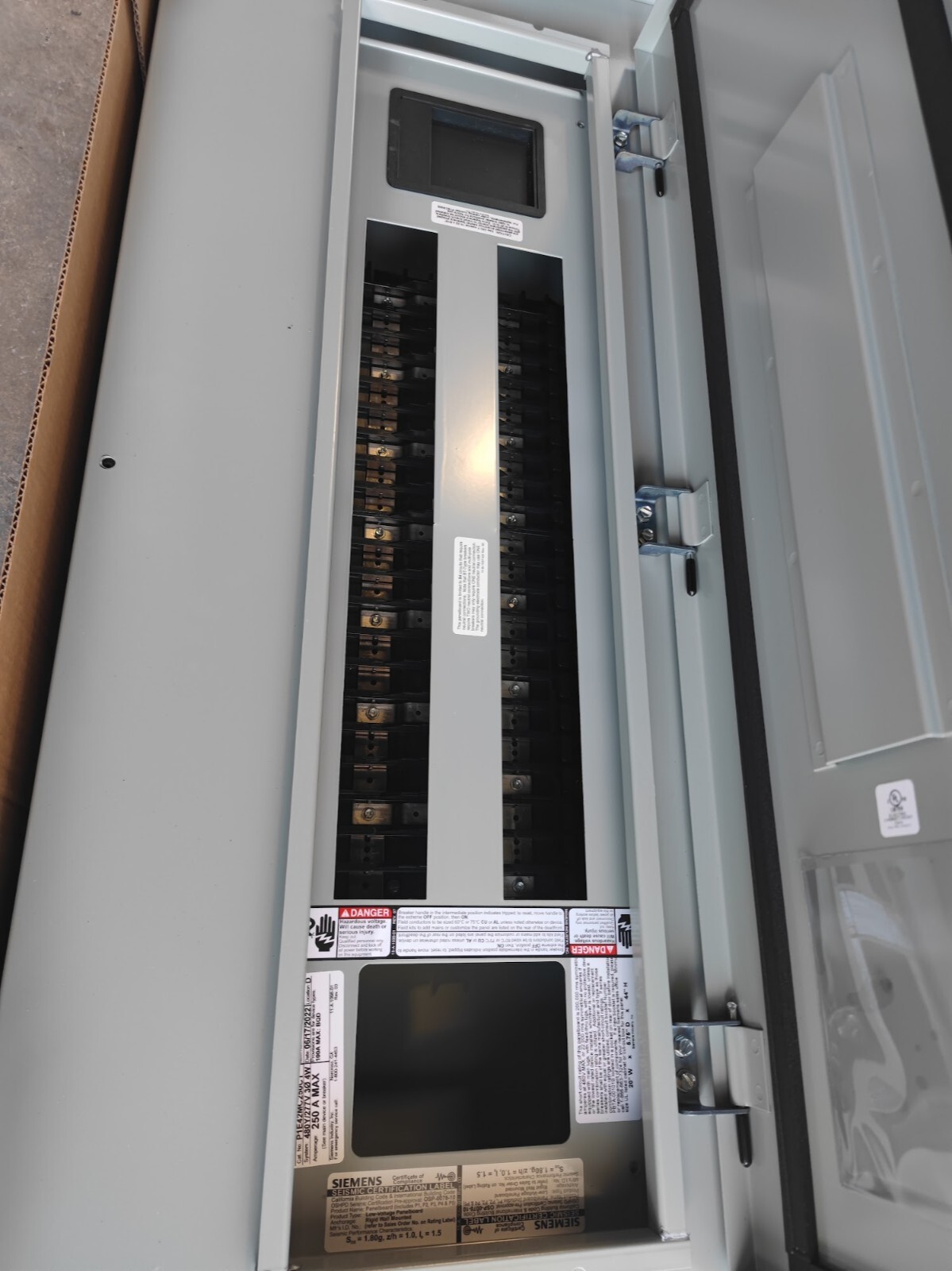SIEMENS 250 AMP PANELBOARD 480 277 V 3PH 4W 42 Cir NEMA 3R Outdoor Enclosure