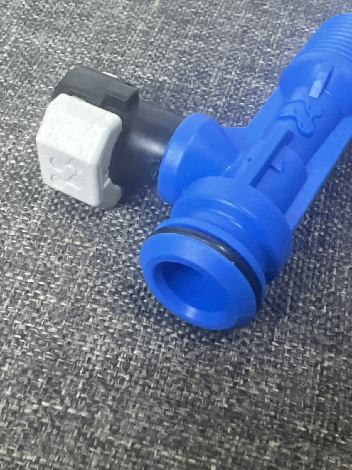 VersaDial 717086 PC2 Composite Quick Connect Injector 2.25 GPM 1 Barb Dark Blue
