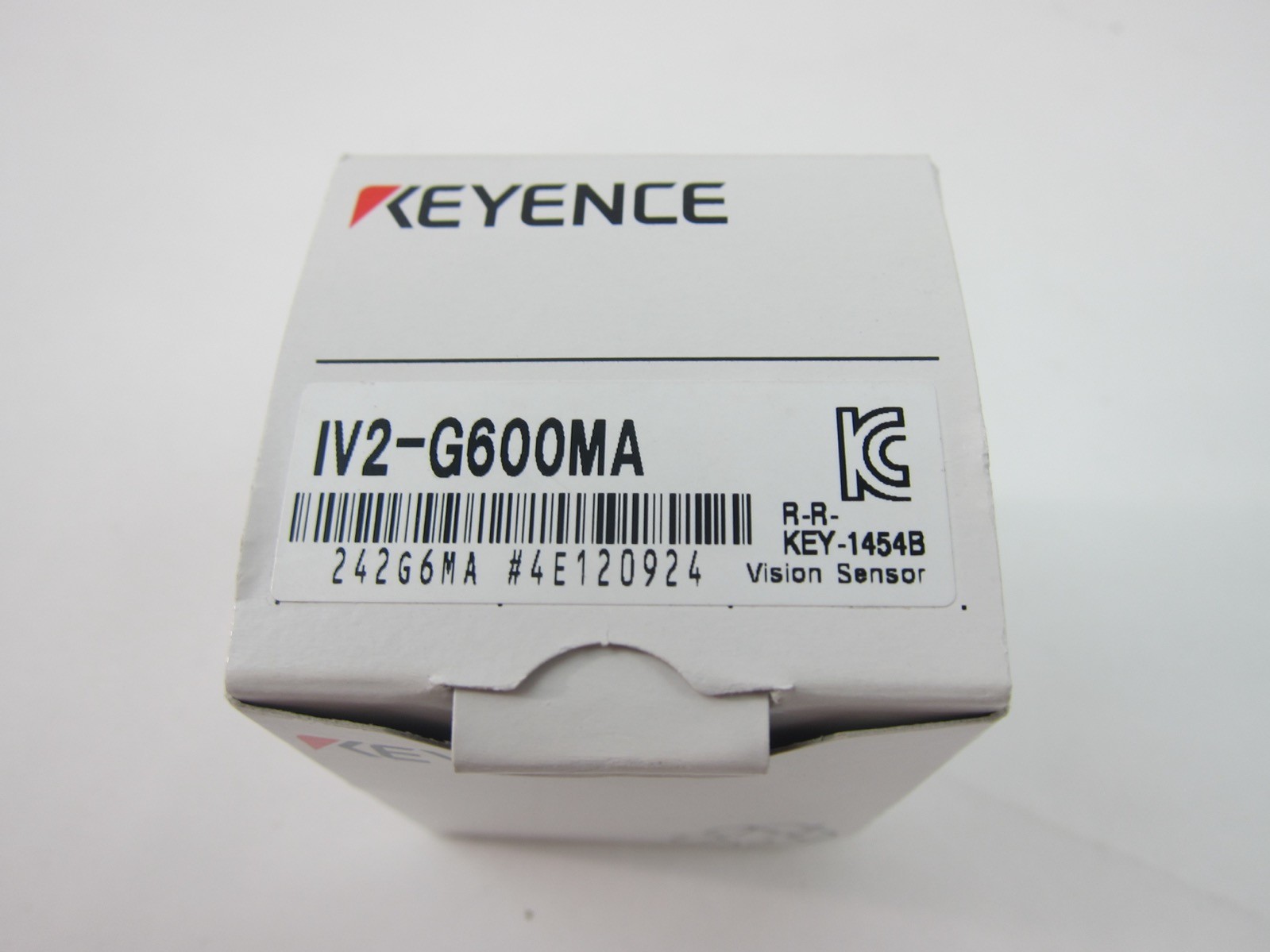 NEW Keyence IV2-G600MA Sensor V2G600MA