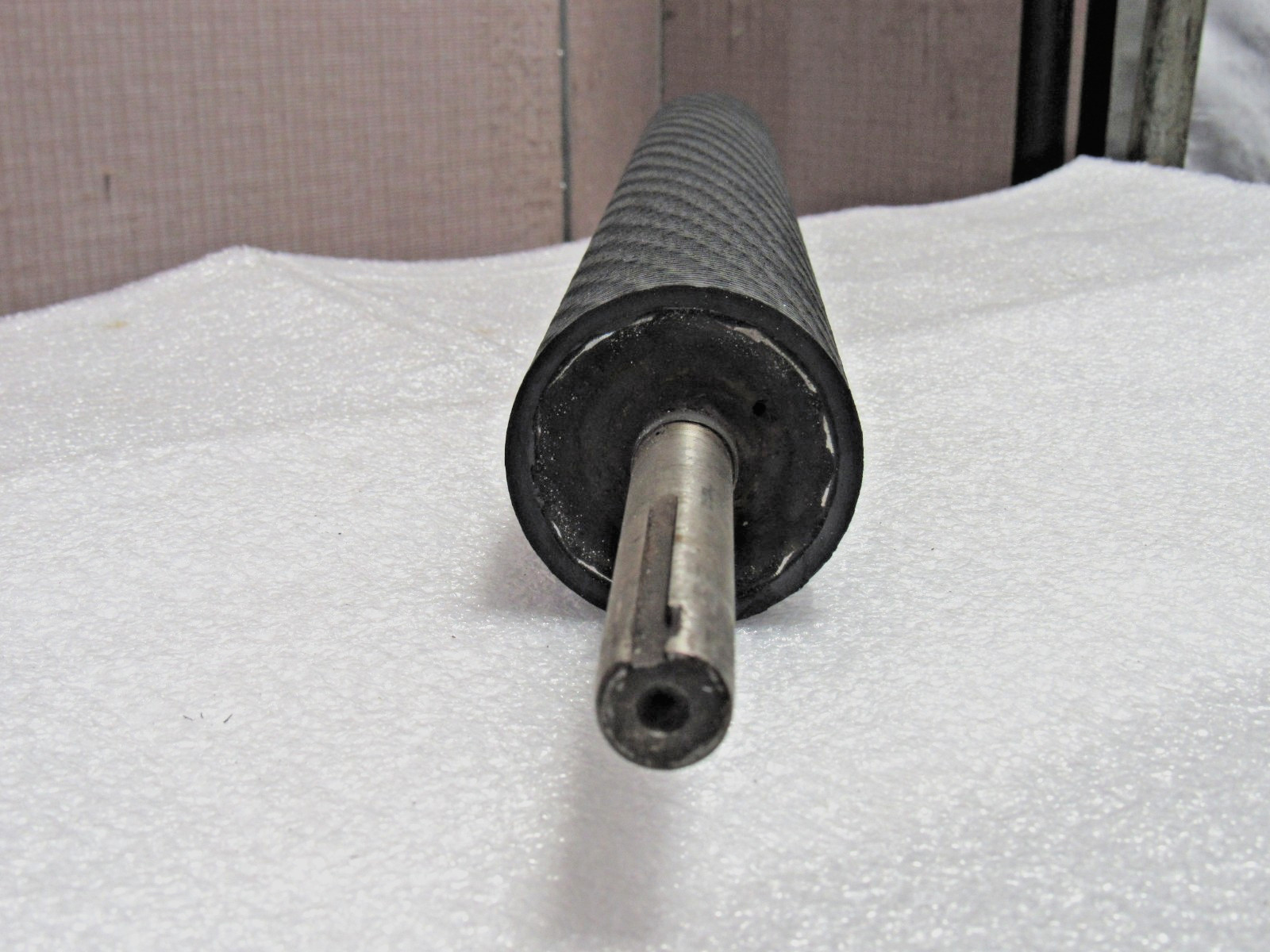 No Name Recovered Rubber Coated Conveyor Roller – Shaft 3/4″ Dia 4-1/2X1-1/2″L