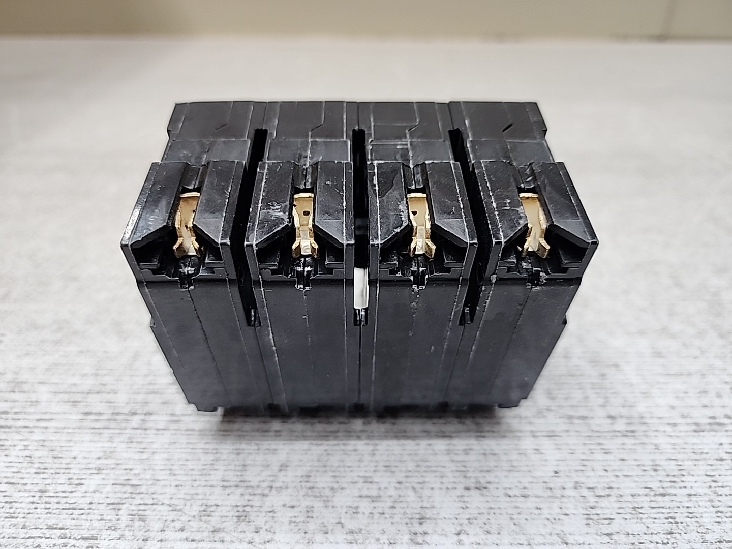 GE THQMV200WL 200 Amp 120/240 Volt 2-Pole Plug-In Mount  Main Circuit Breaker