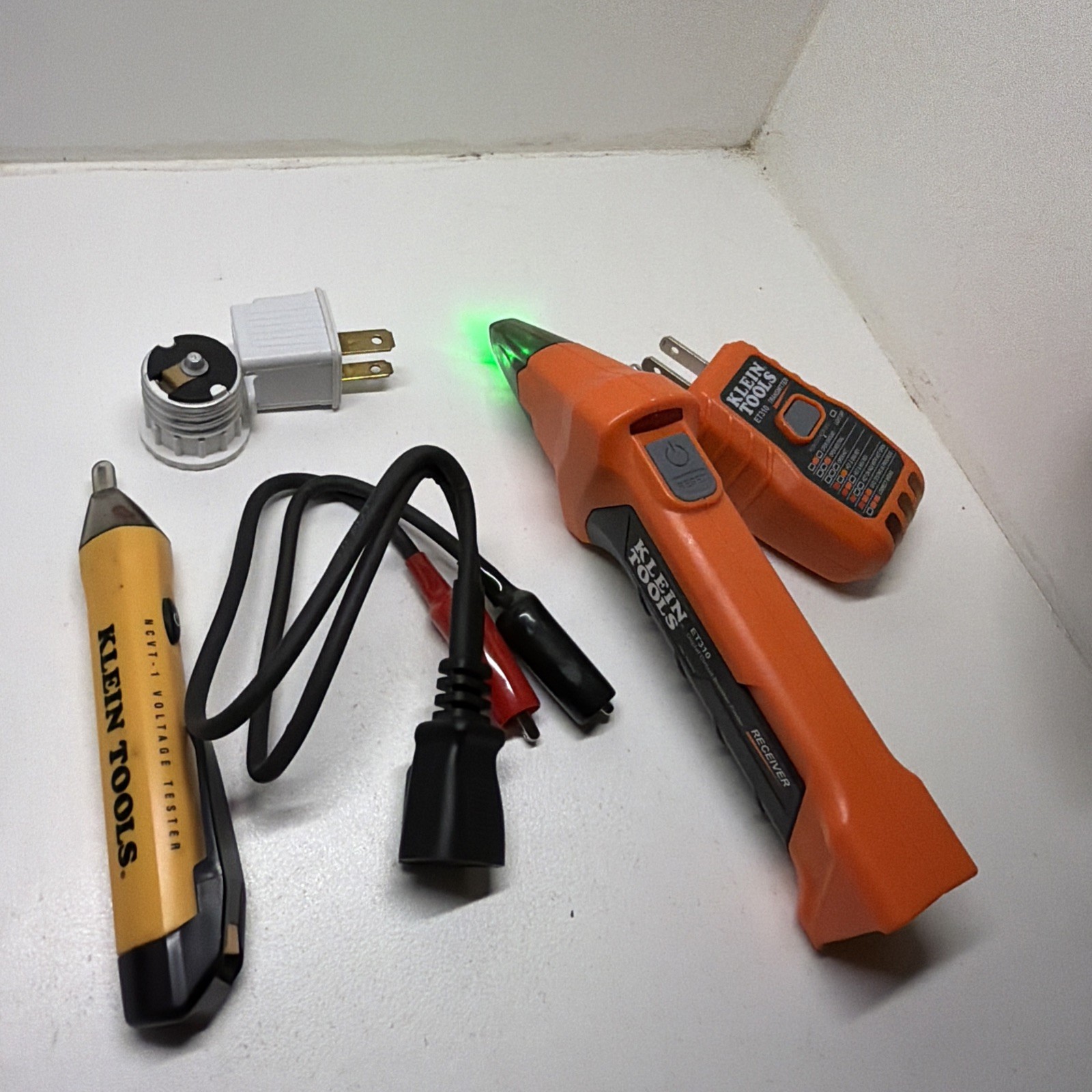 Klein Tools ET310KIT AC Circuit Breaker Finder Kit & NCVT Voltage Tester