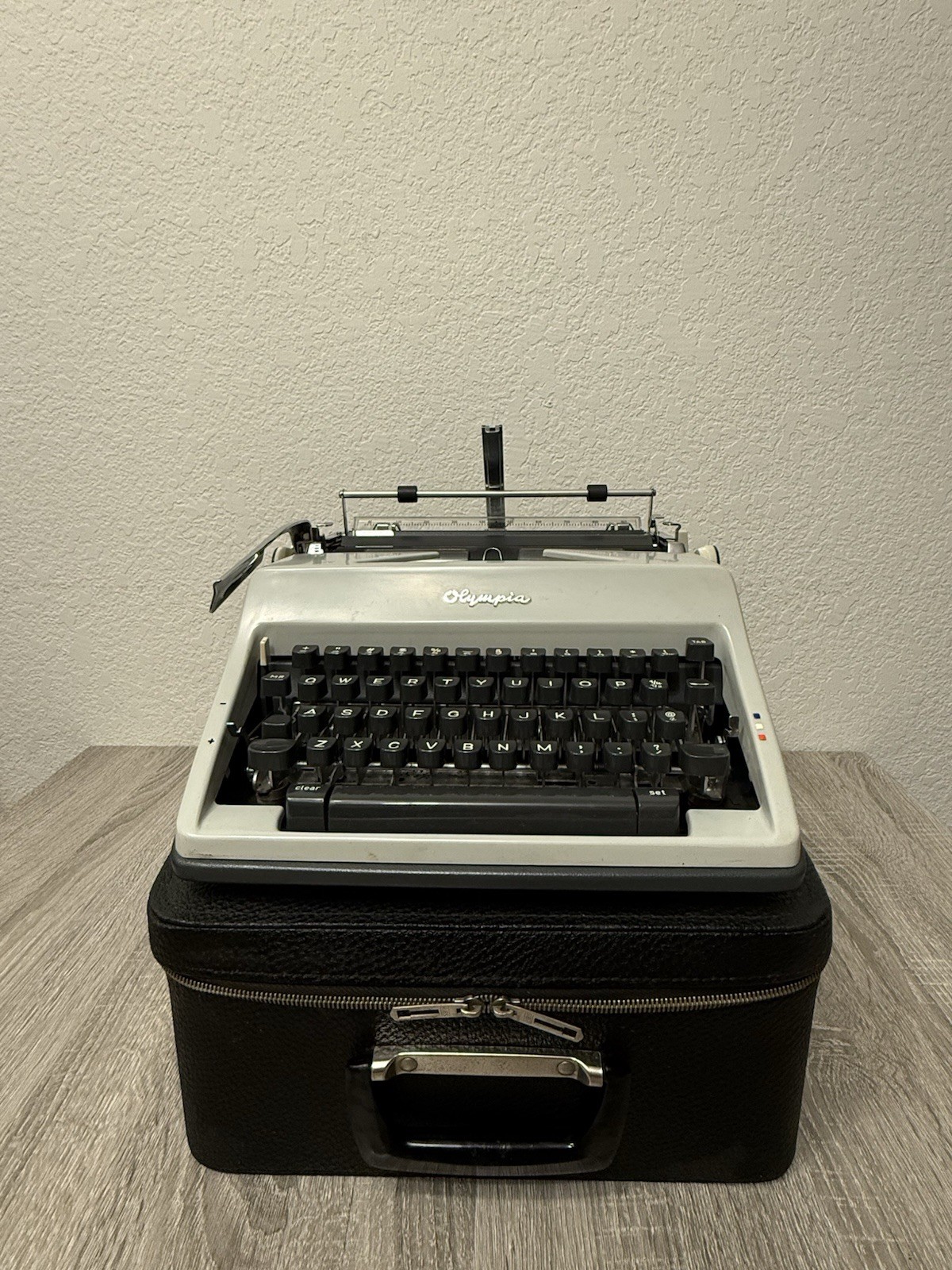 1968 Olympia SM9 De Luxe Portable Typewriter – Made in Western Germany – Working
