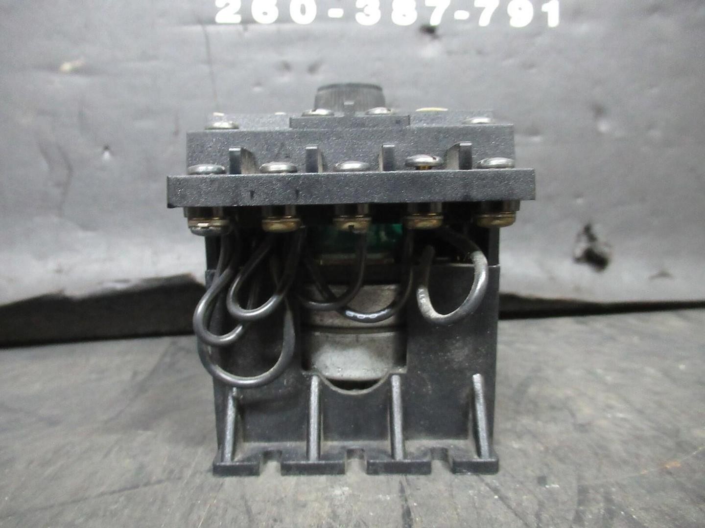 EAGLE SIGNAL TIME DELAY RELAY BRE9A6 0-30 MINUTES 120 VAC 10 AMP 1/3 HP