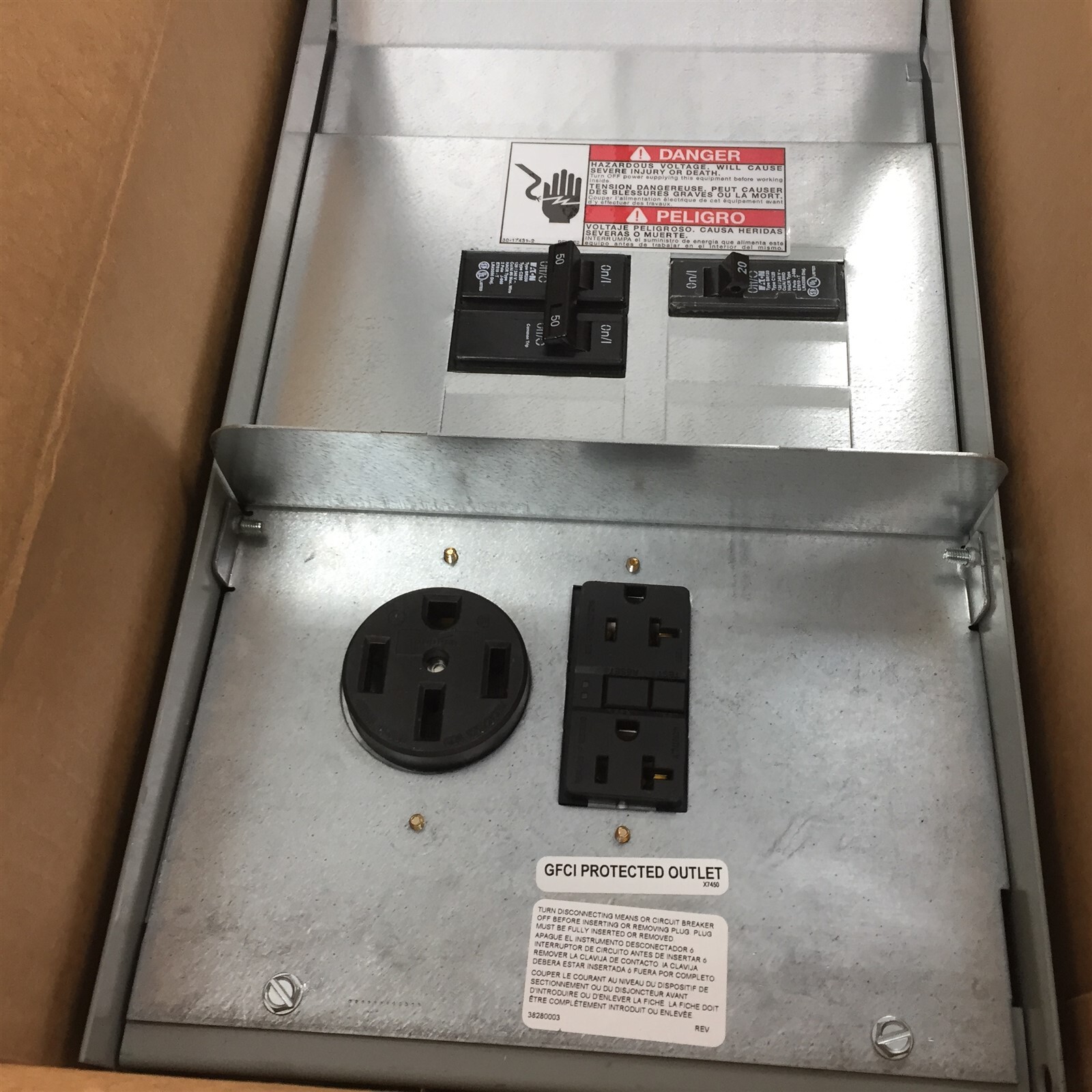 Eaton 125A Power Outlet Panel 1PH 3 Wire Surface Mount CHM1N7NS