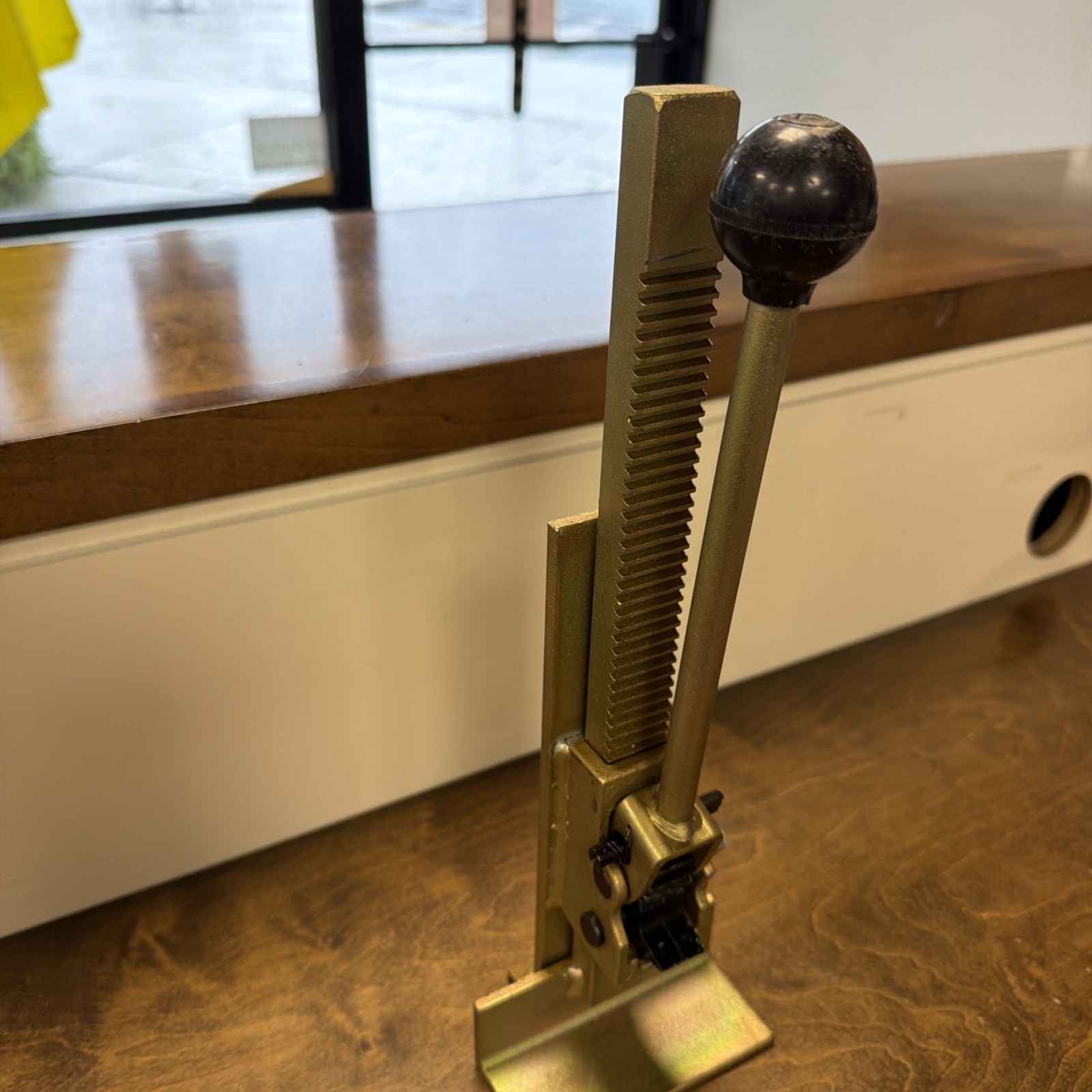 Flooring Jack Professional Hardwood Flooring Jack and Positioning Tool for Wood
