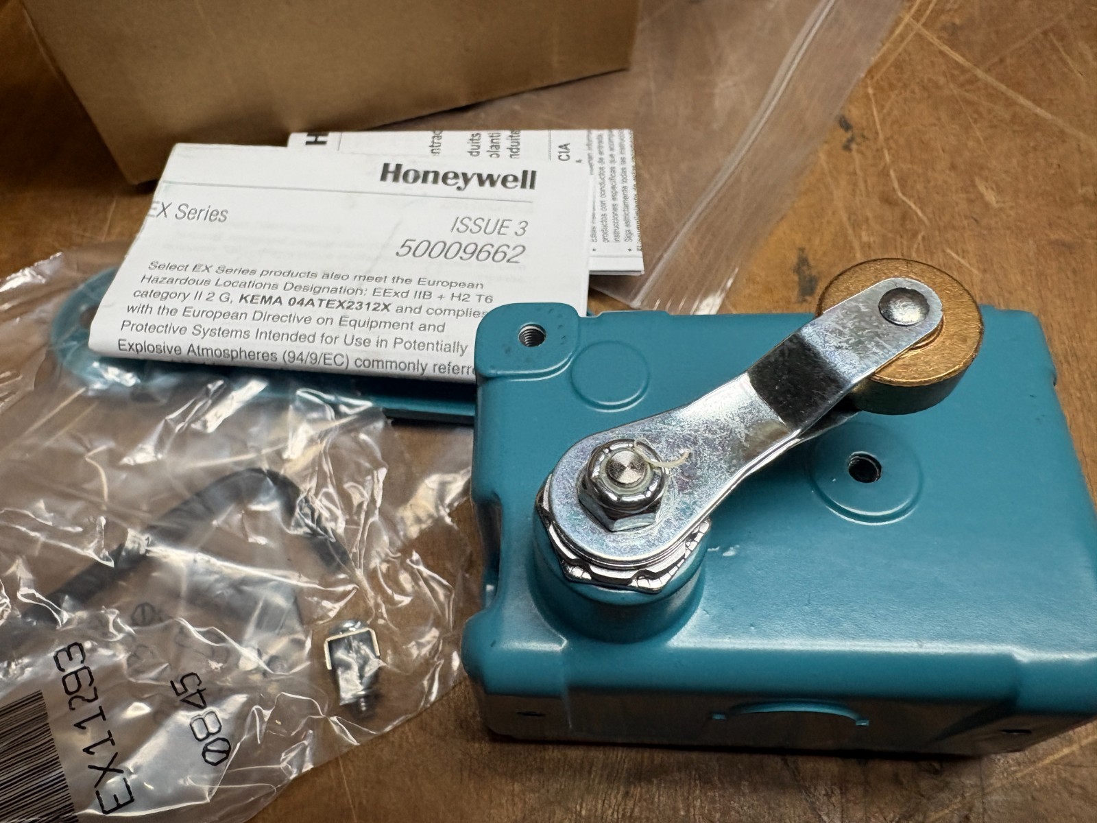 Honeywell EX-AR Limit MICRO Switch EXPLOSION PROOF 15amp SPDT Roller Lever(BH2)