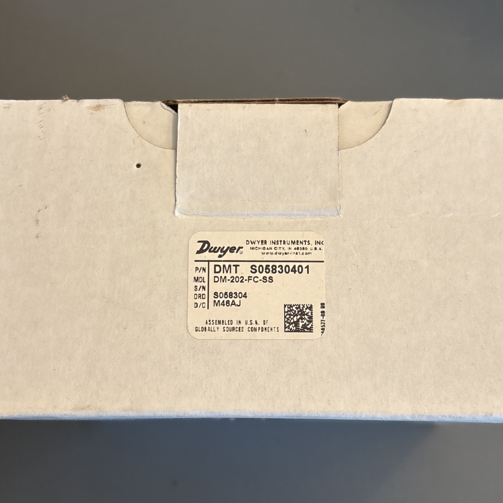 Dwyer DigiMag DM-202-FC-SS Digital Differential Pressure Gauge DM-202