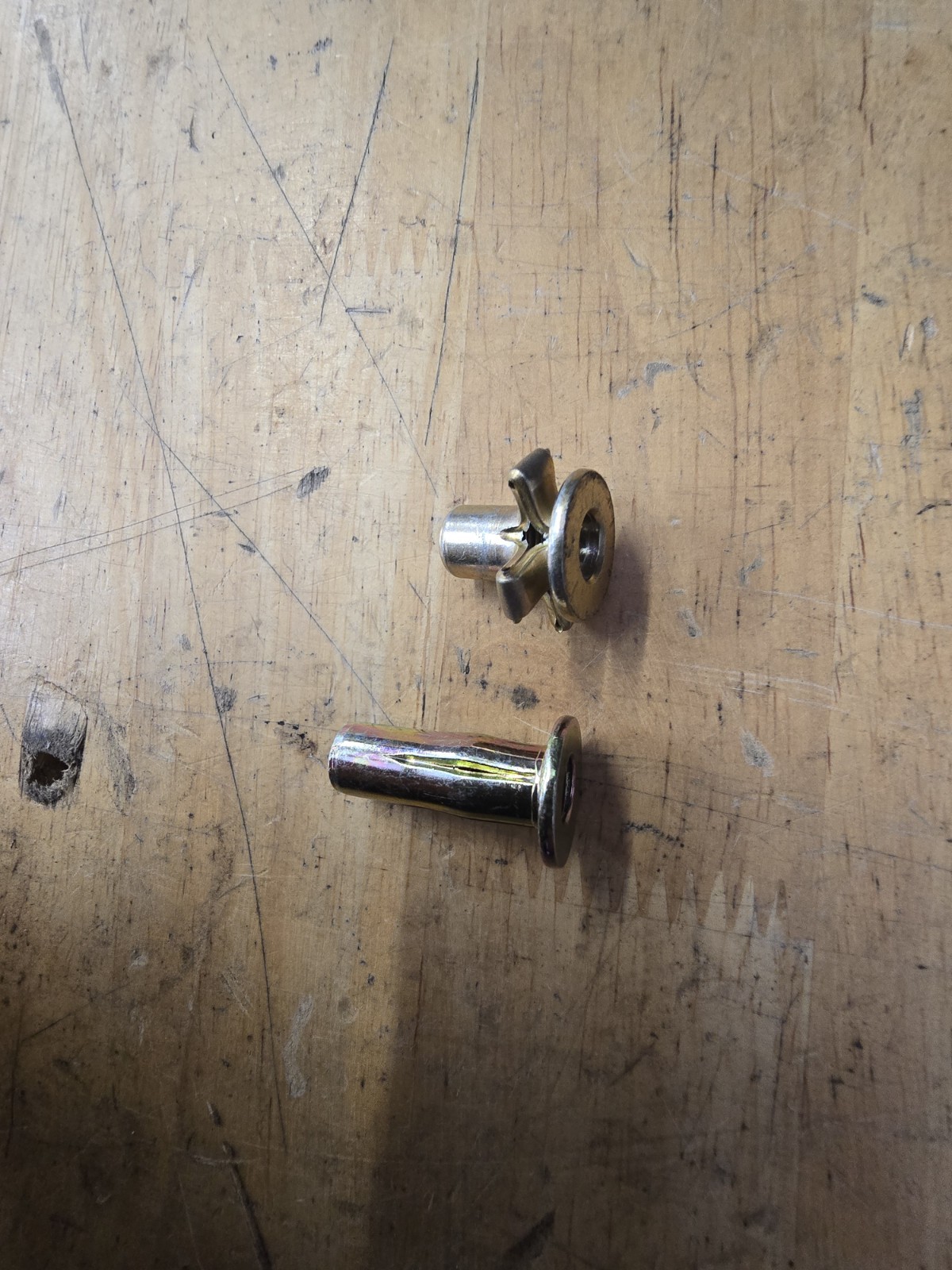 100 New Steel Pre-Bulbed Cross Nuts Zinc Yellow (Plus Nuts/ Threaded Inserts)
