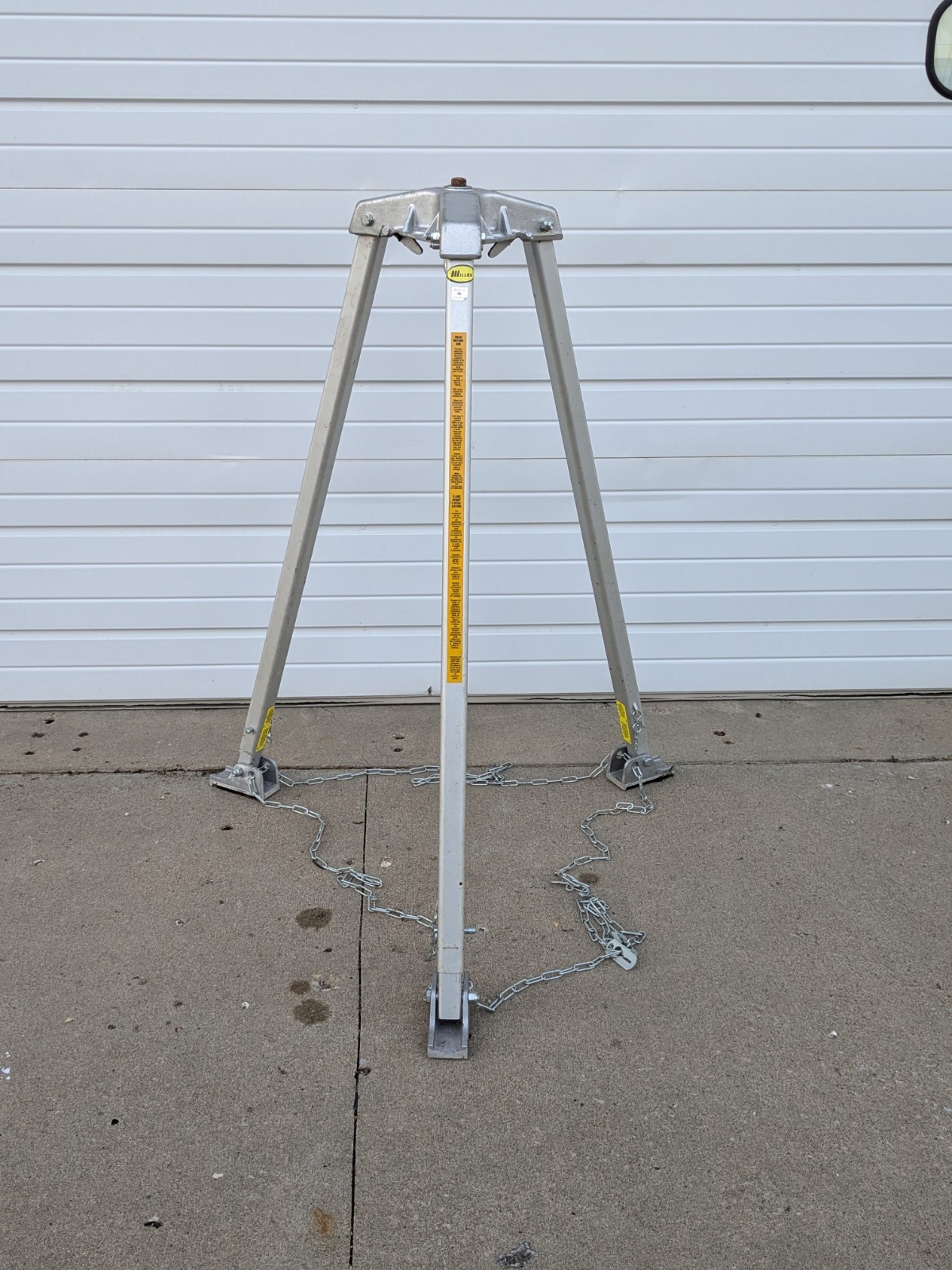 HONEYWELL MILLER 51/7FT Confined Space Tripod 400 lb Capacity Adjustable Height