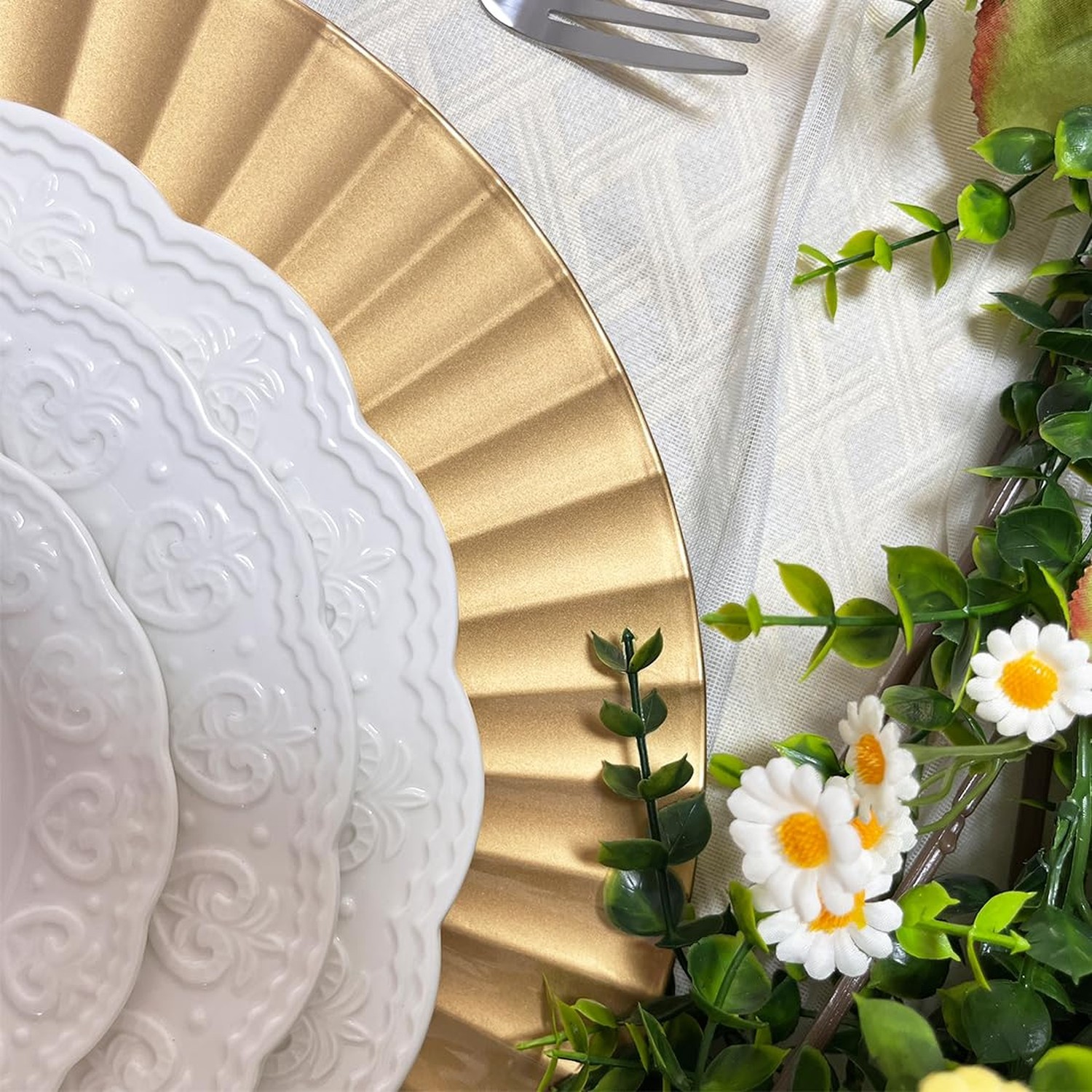 13″ Gold Charger Plates, Round Plate Chargers with Waved Scalloped Rim, Plast…