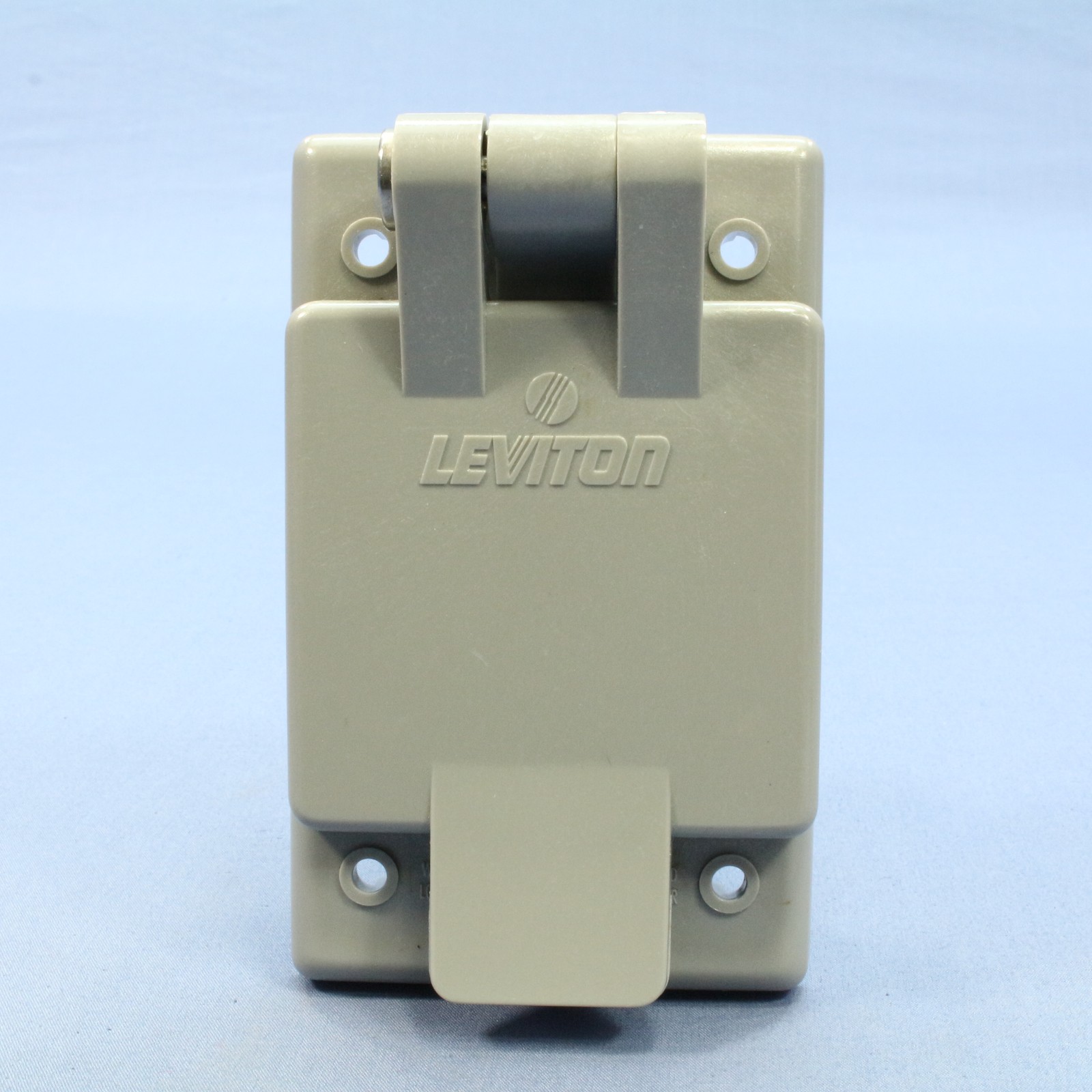 Leviton Weather Resistant Cover Locking Flanged Inlet Plug NEMA L5-15P 4716-FWP