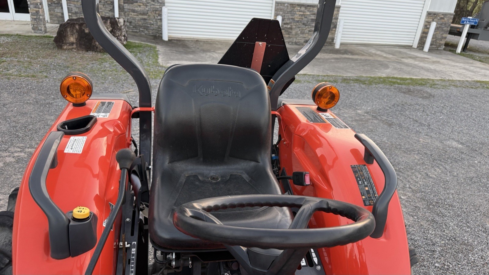 2023 KUBOTA L3302 TRACTOR WITH LA526 LOADER – 4X4 – HYDROSTATIC – LOW HR MACHINE