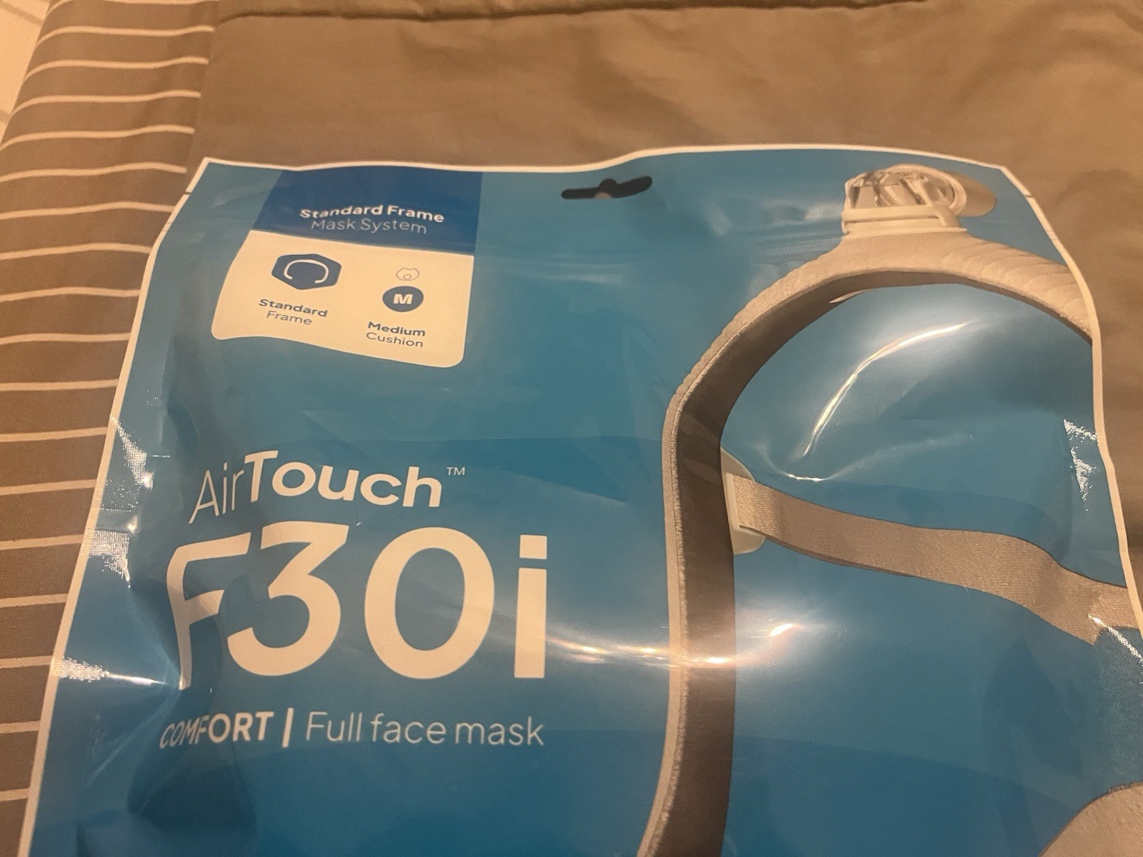 AIRTOUCH F30i COMFORT . STANDARD/MEDIUM AND HEADGEAR. NEW FACTORY SEALED BAG