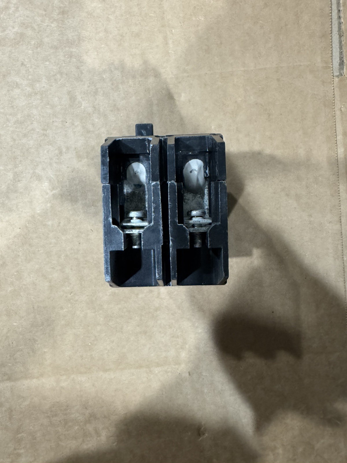 GE TEY220 20A 2 Pole 480/277V Bolt On New TakeOut Circuit Breaker FREE SHIPPING