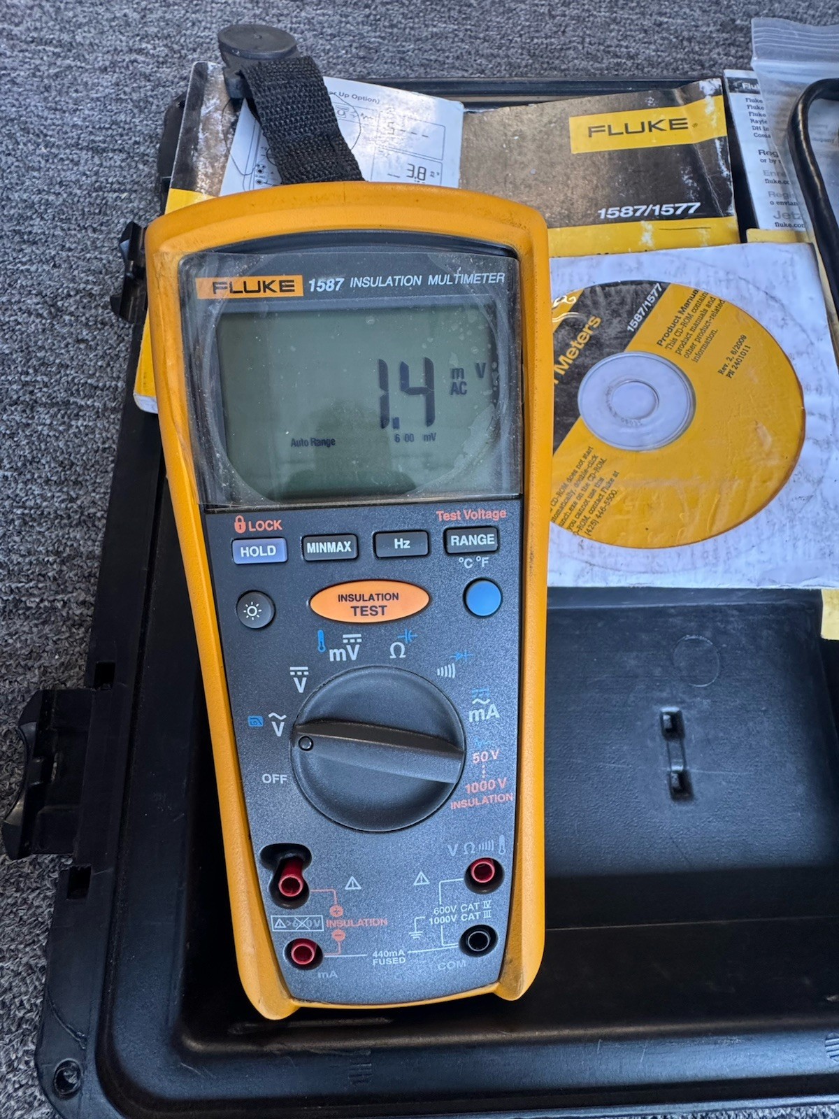 Fluke 1587 Insulation Multimeter CAT III 1000V Kit w/ Case Leads Manual CD