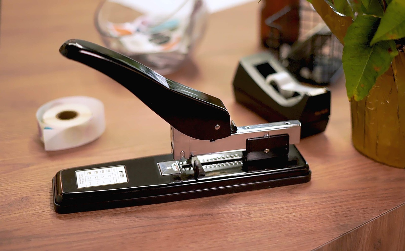 Heavy Duty Commercial Stapler with 2,000 Staples, Black Polished Steel, 100 H…