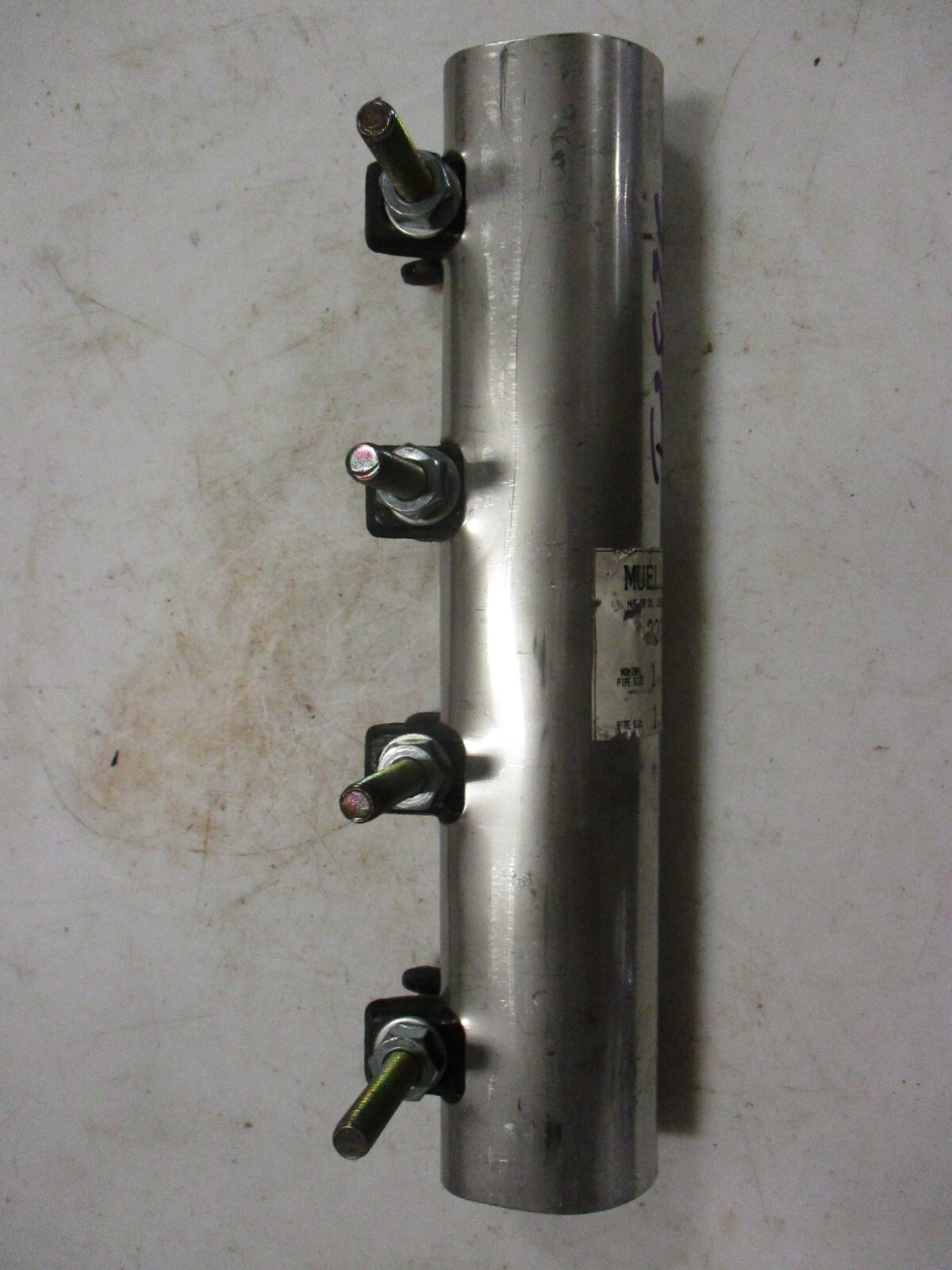 MUELLER 220 Pipe Repair Clamp 1-1/2″ (1.90″ OD) x 12″ Long / 4-Bolt