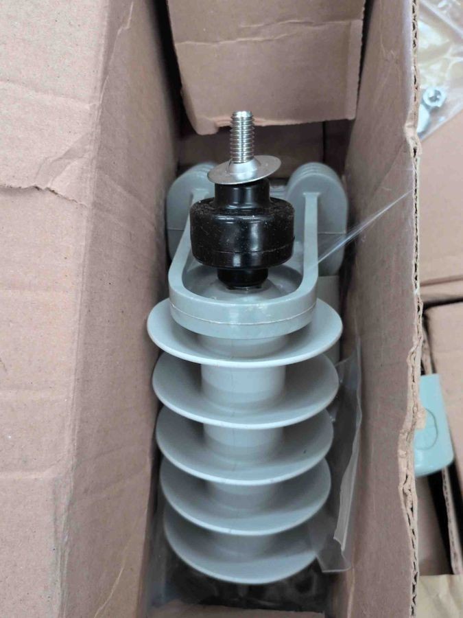 NEW EAton POWER UltraSIL Housed VariSTAR Normal Duty MOV ARRESTER 12KV 10.2 MCOV
