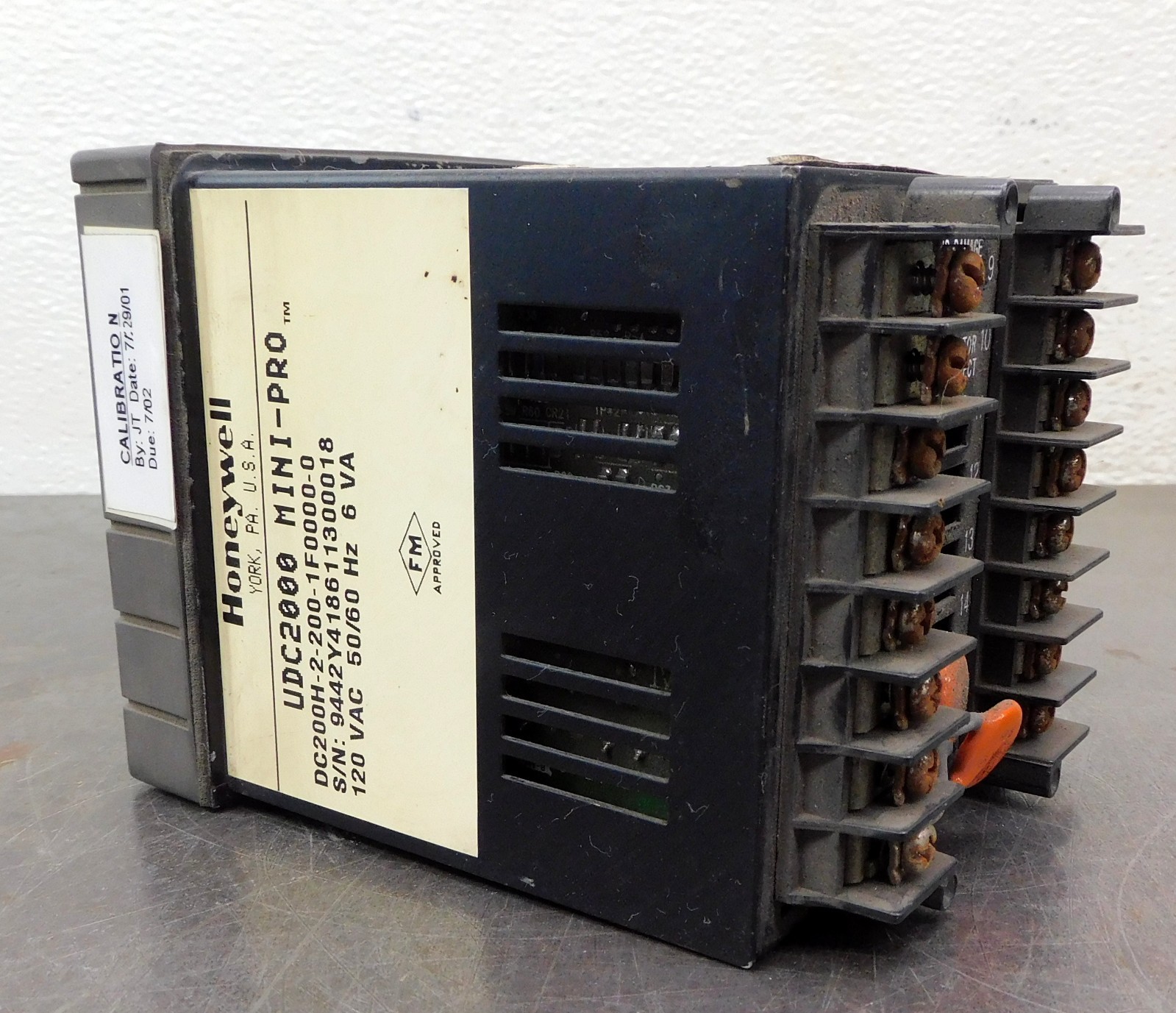 Honeywell UDC2000 MiniPro Digital Temperature Controller 120V AC 50/60Hz 6VA