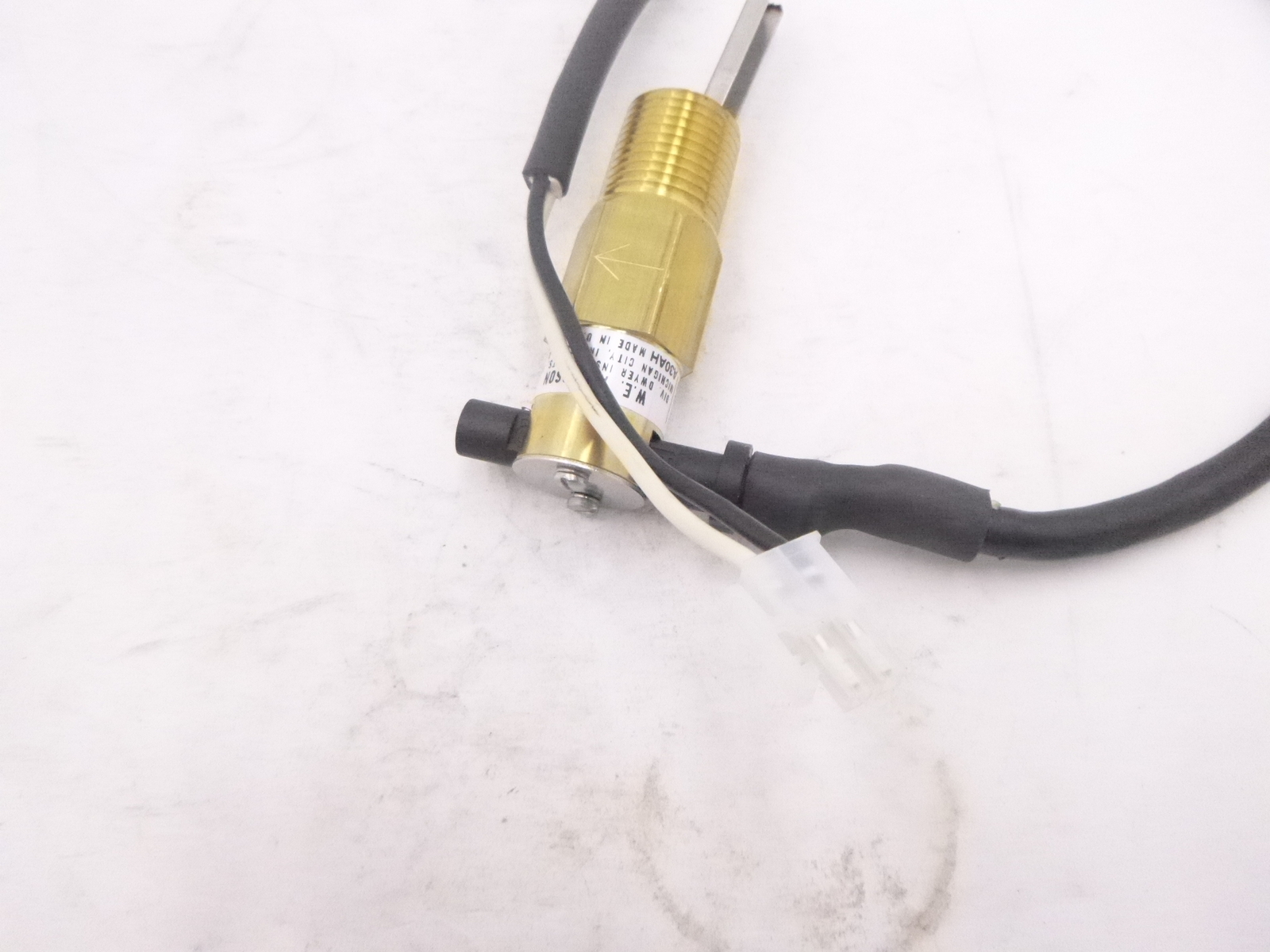 Dwyer Instruments V10 Mini-Size Brass Flow Switch