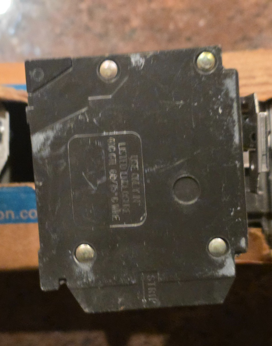 Eaton BQC230250 Quad 2 Pole BR 50 Amp 30 Amp Circuit Breaker