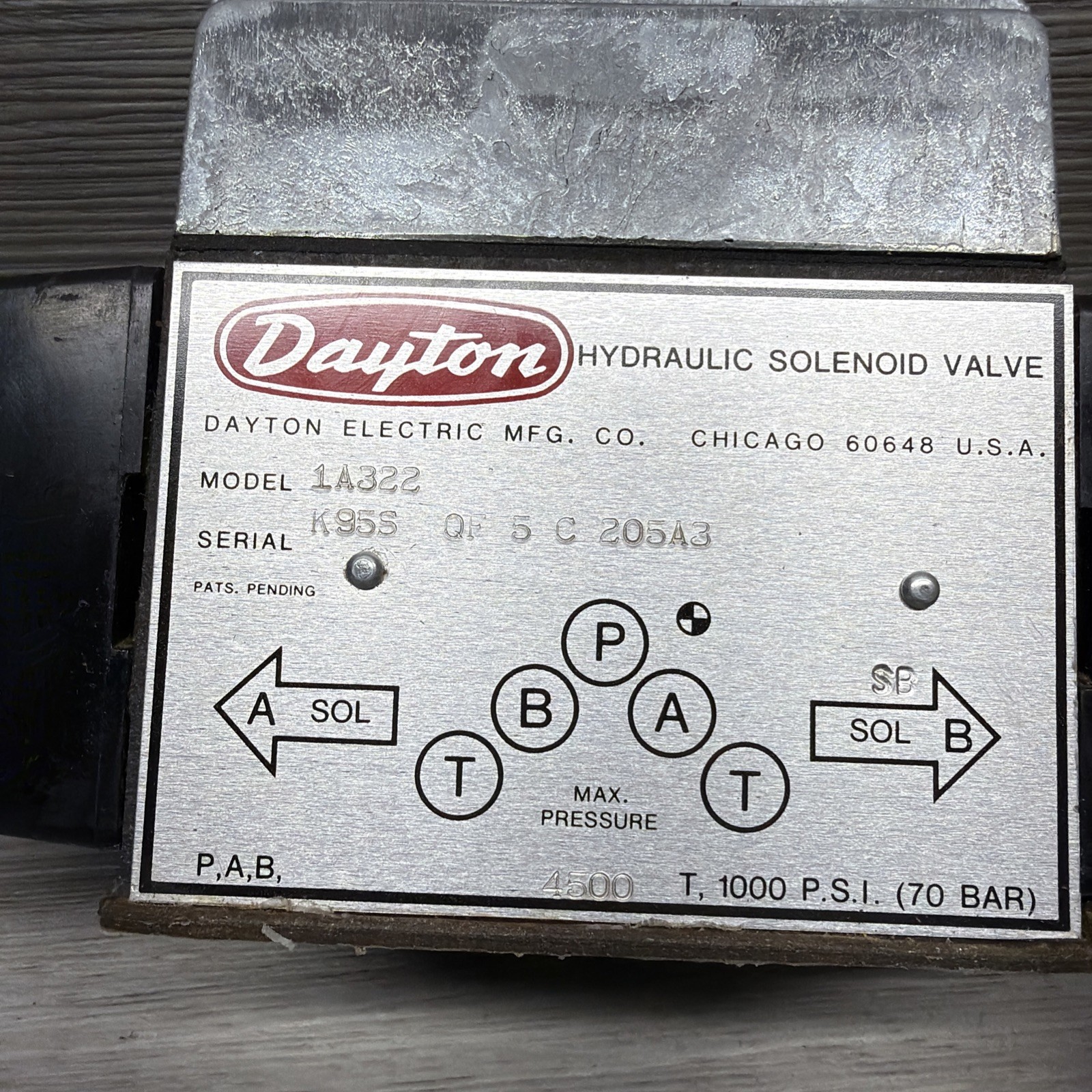 Dayton 1A322 K95S QF 5 C 205A3 Hydraulic Directional Valve W/ 691449 120V Coils