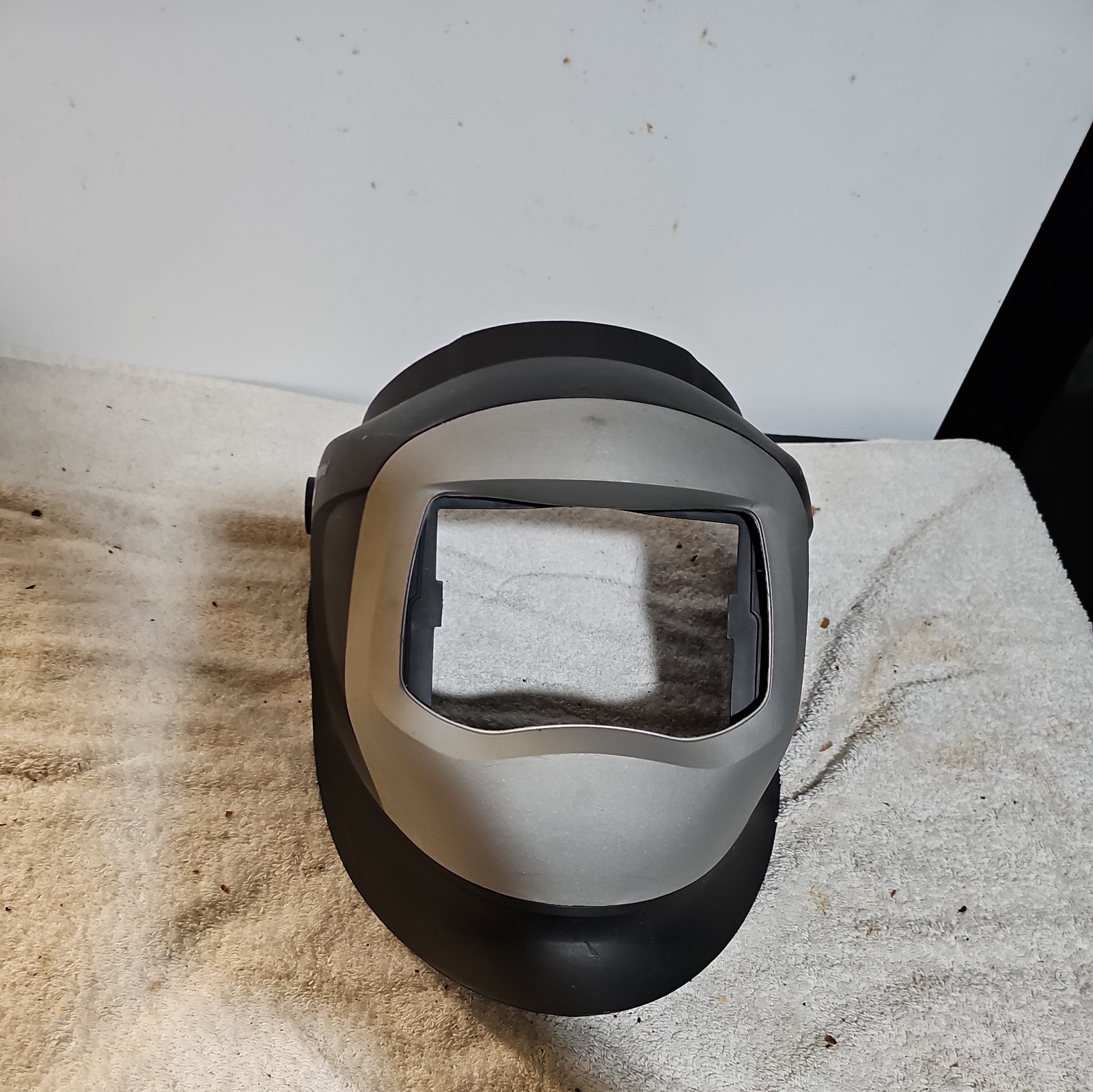 3M Speedglass shell only / no glass , head gear /or weld lenses included.