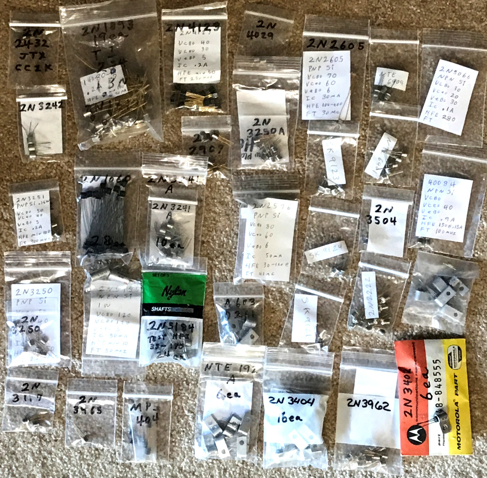 5 Ounces 2N Numbered Transistors NPN And PNP TO-5 And TO-18